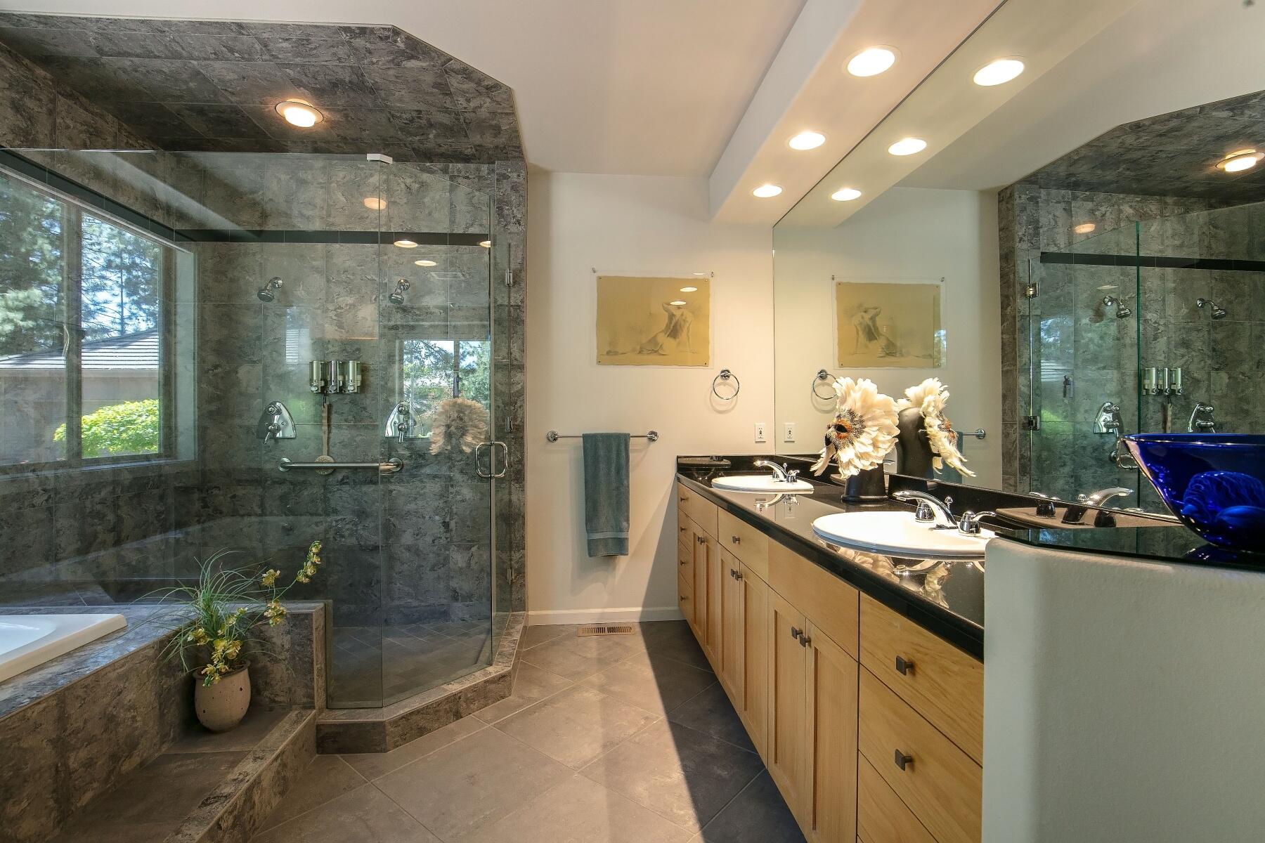 19292 Green lakes Loop