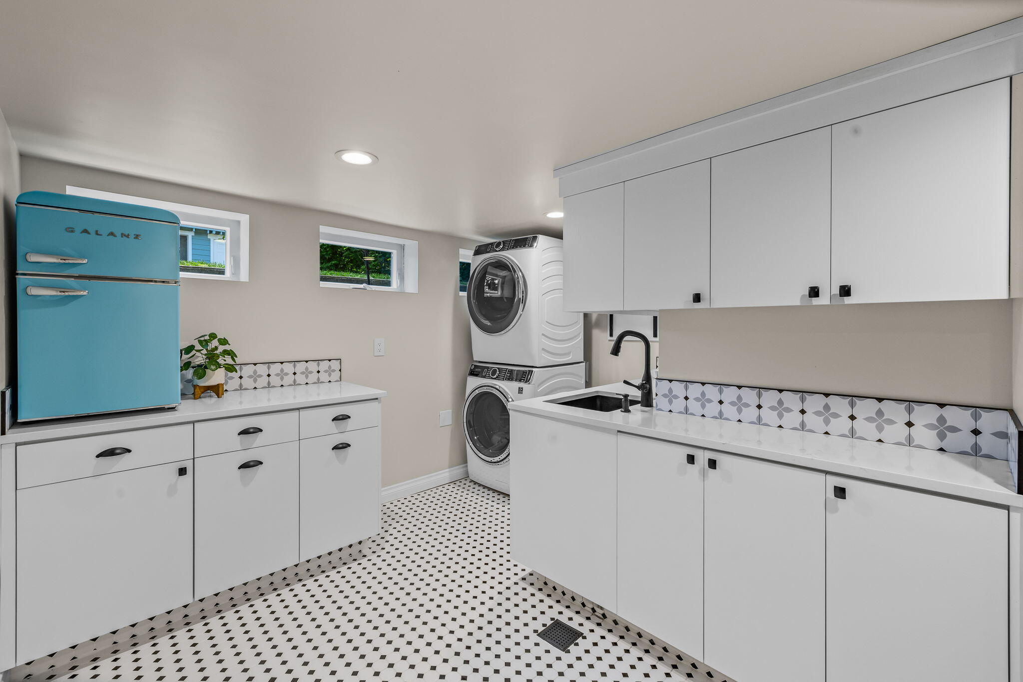 434 NW Riverside Boulevard