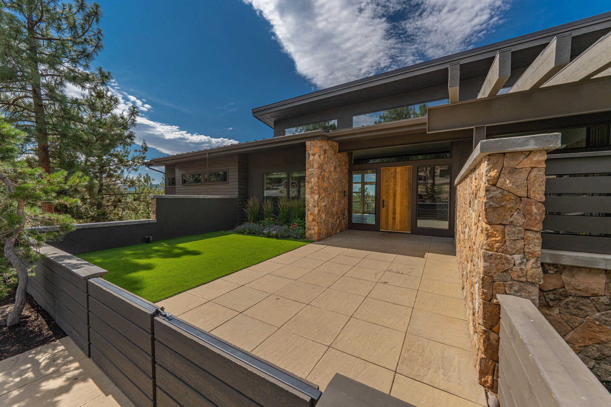 1686 NW Wild Rye Circle