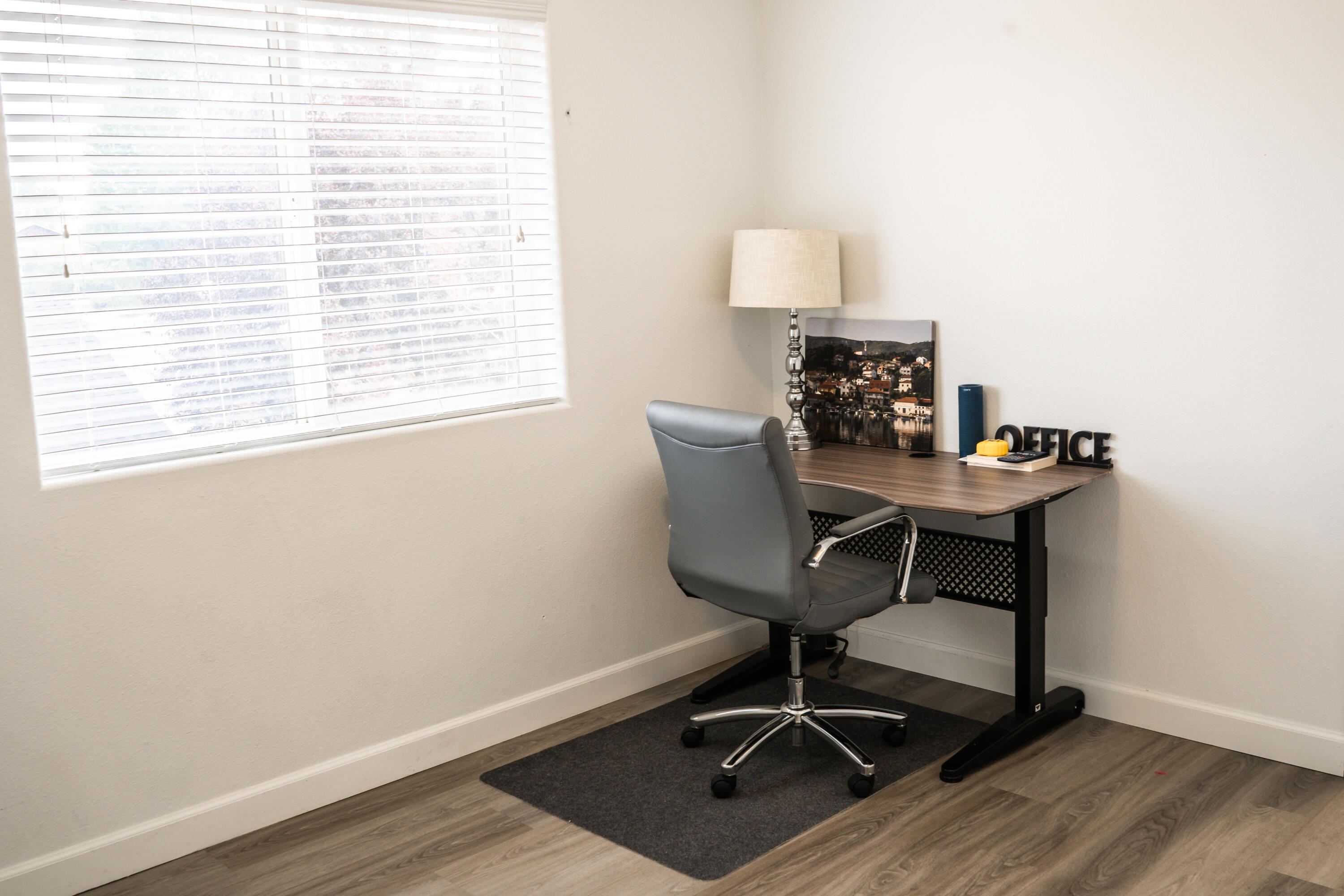 863 NE Locksley Drive