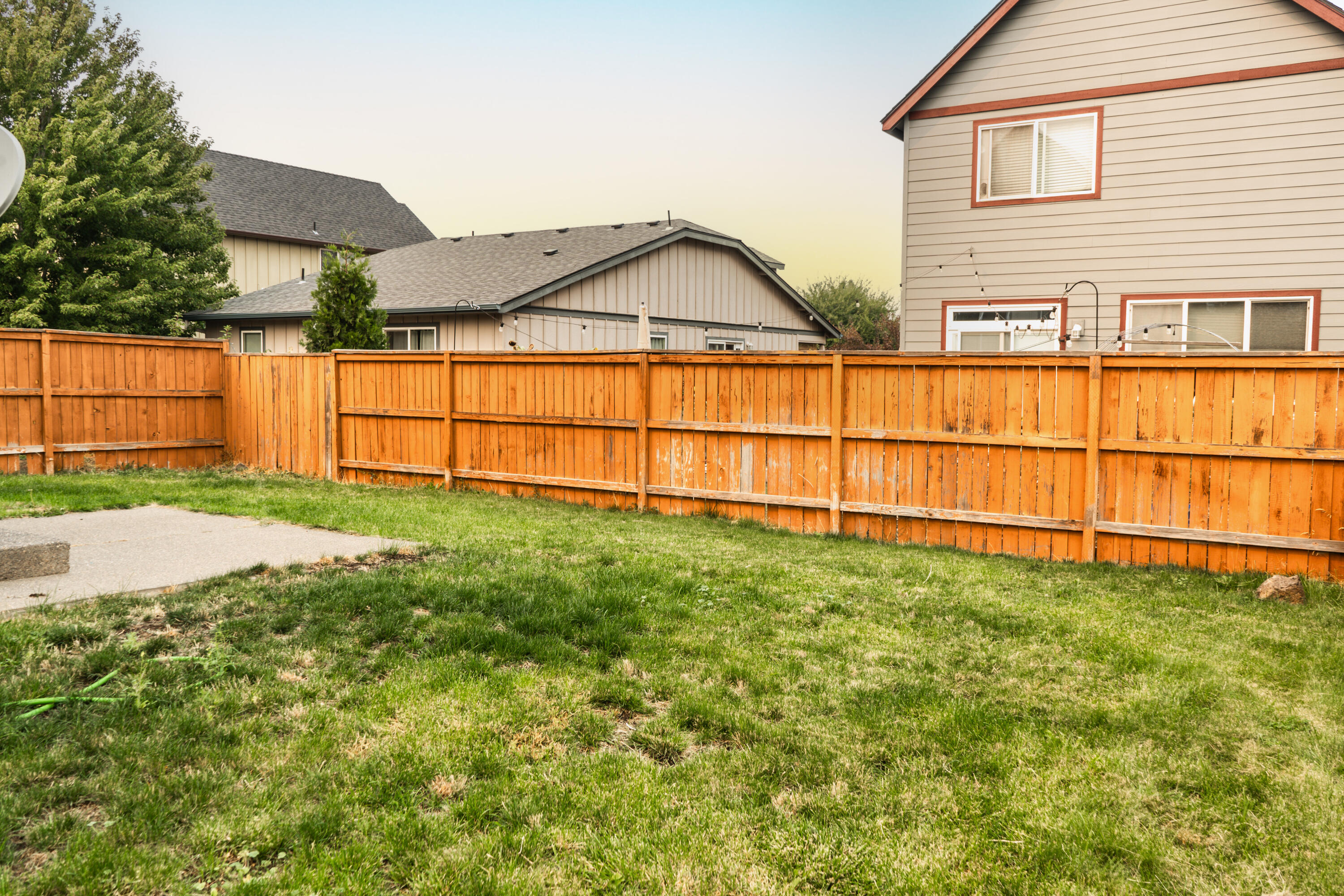 863 NE Locksley Drive