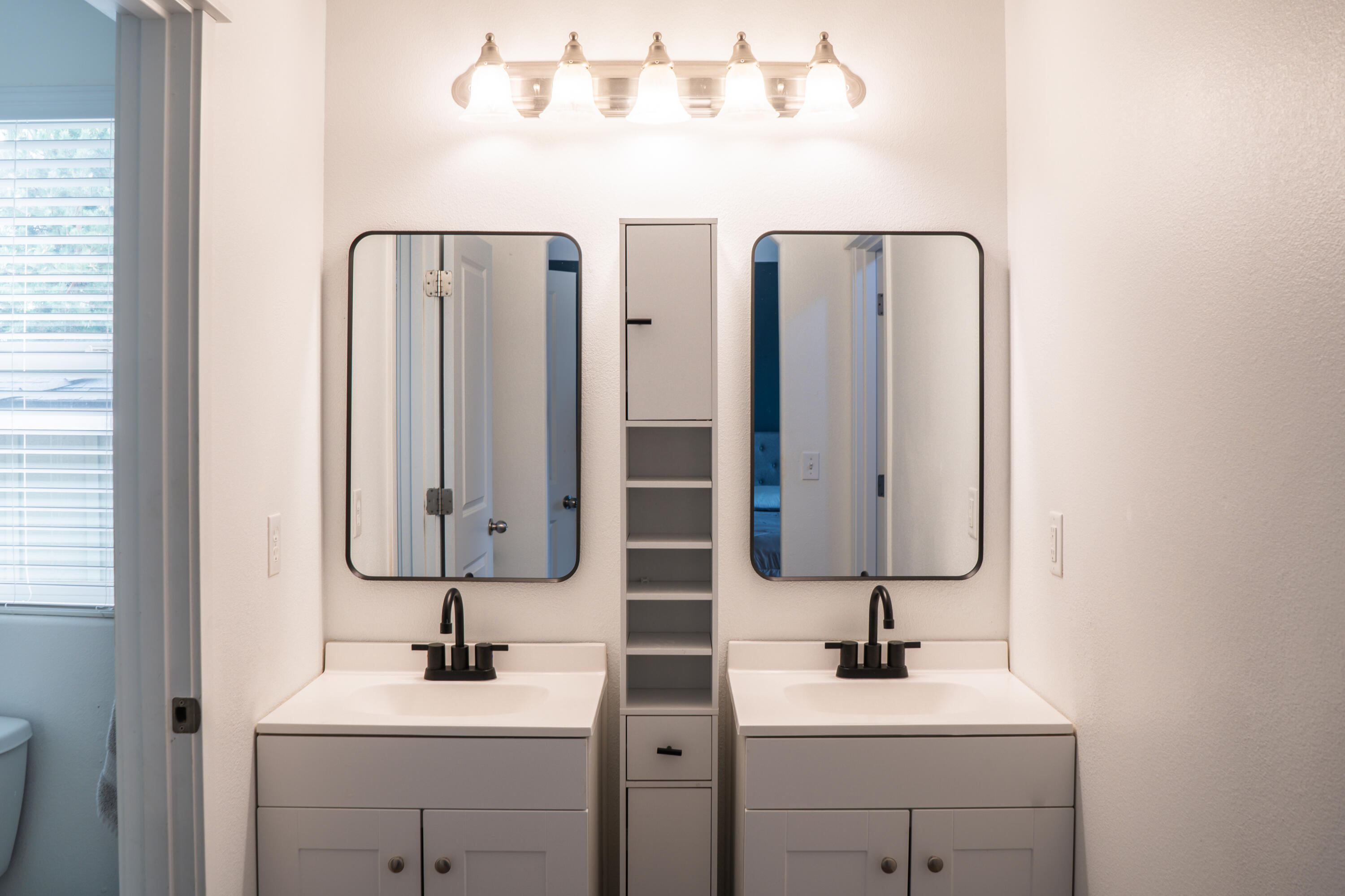 863 NE Locksley Drive