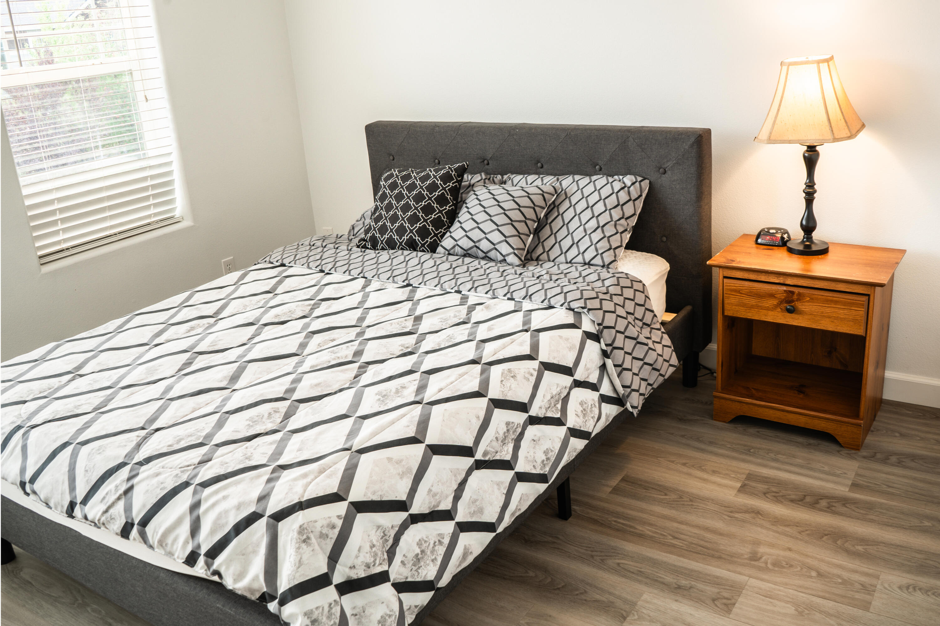 863 NE Locksley Drive