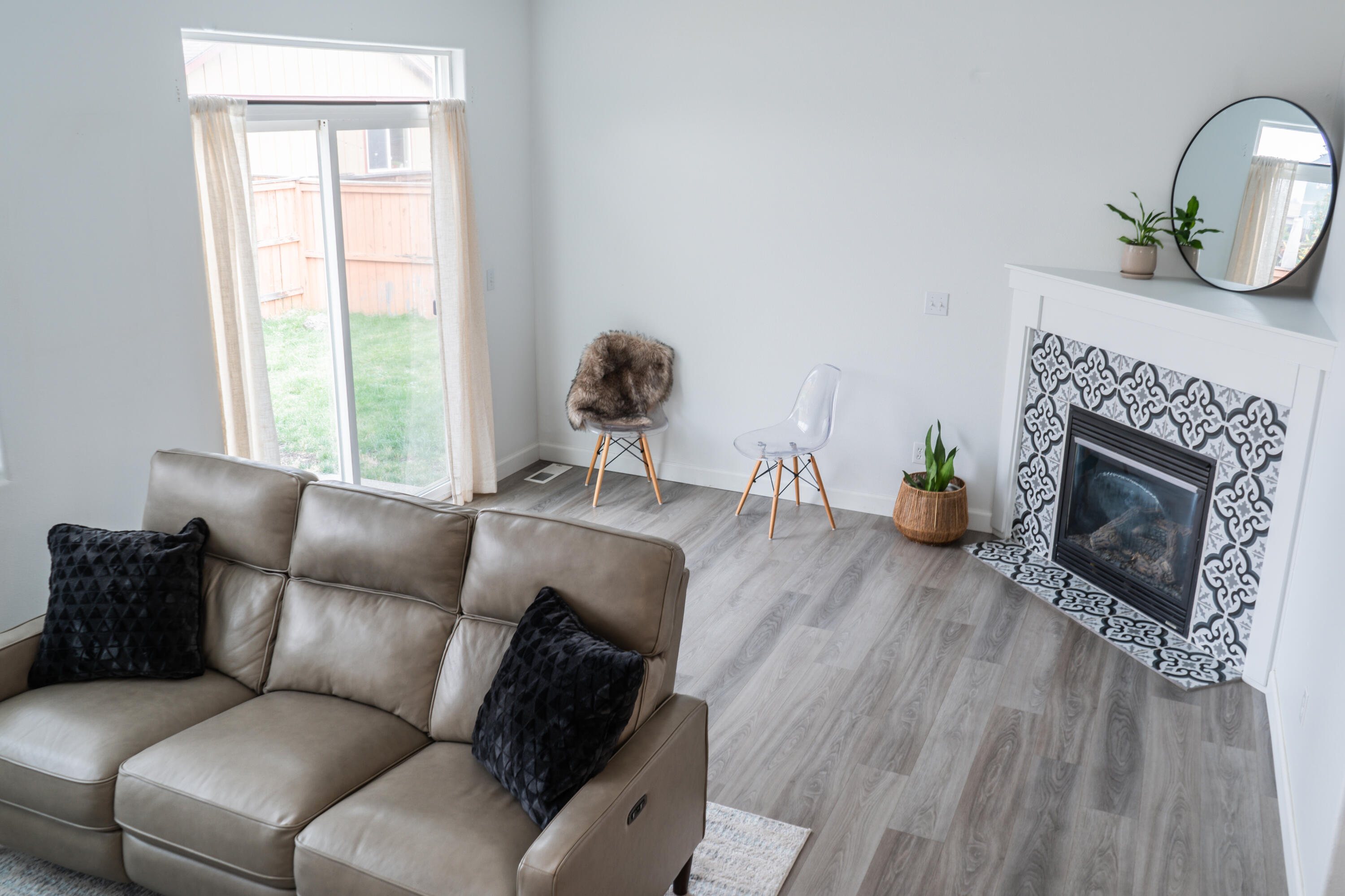 863 NE Locksley Drive