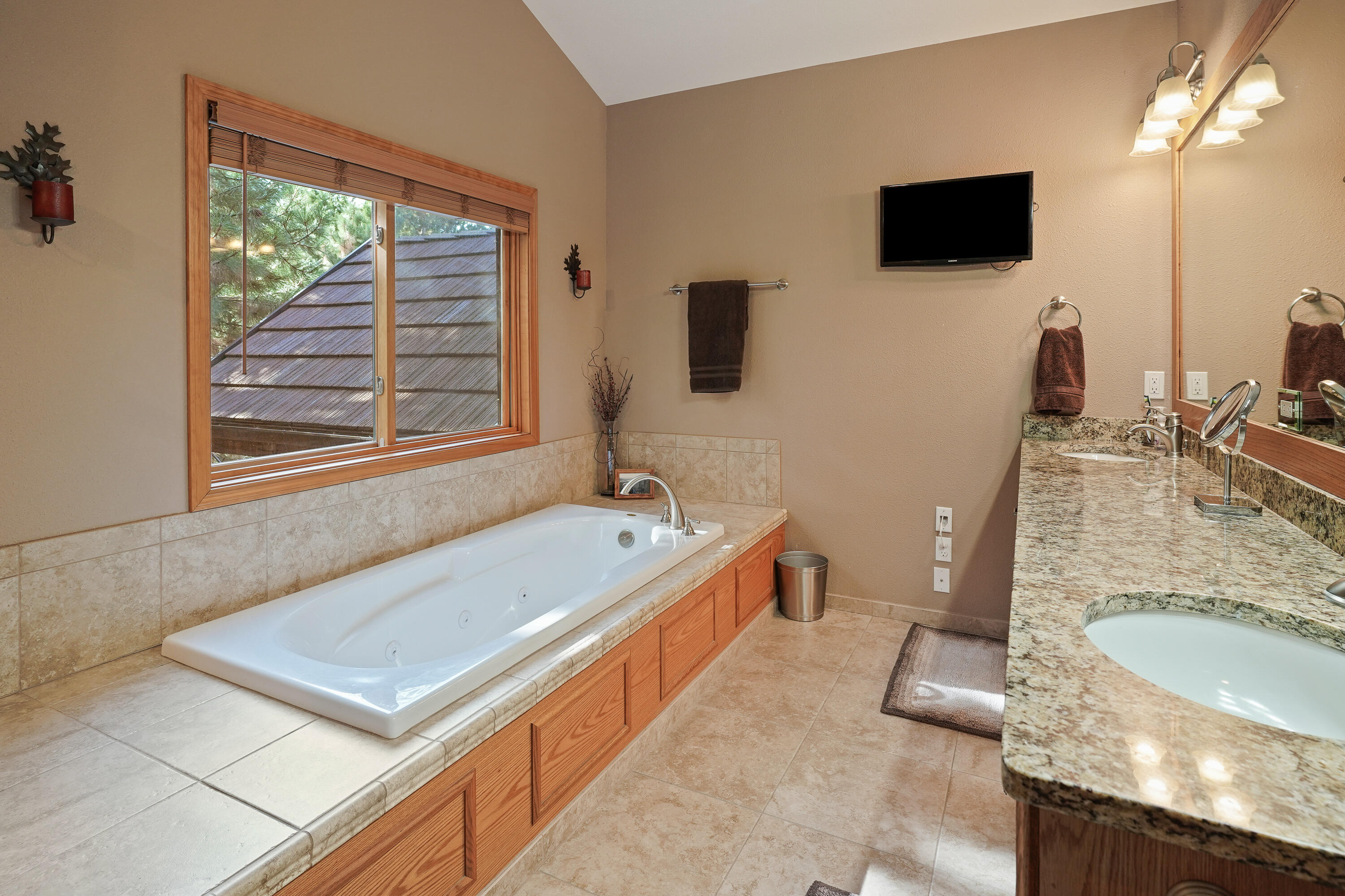 61114 Minaret Circle