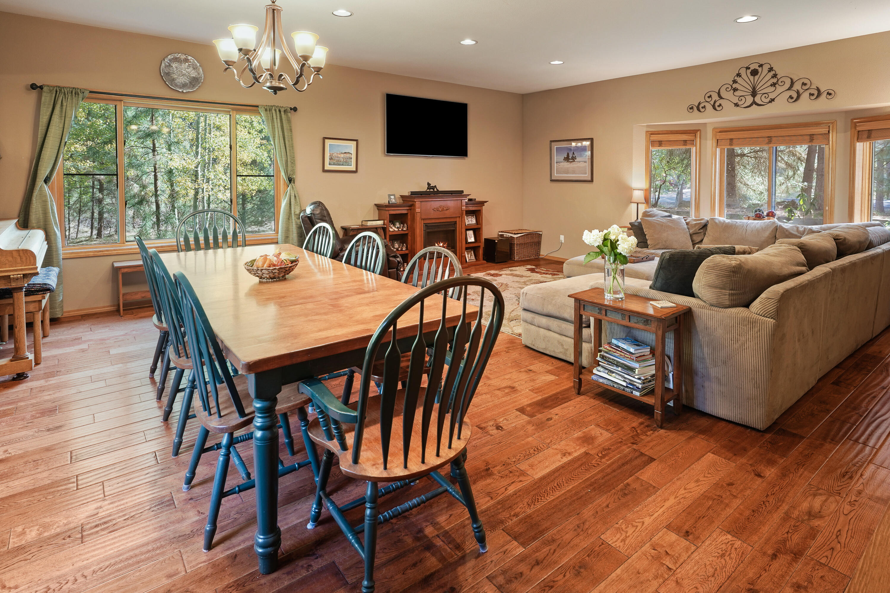 61114 Minaret Circle