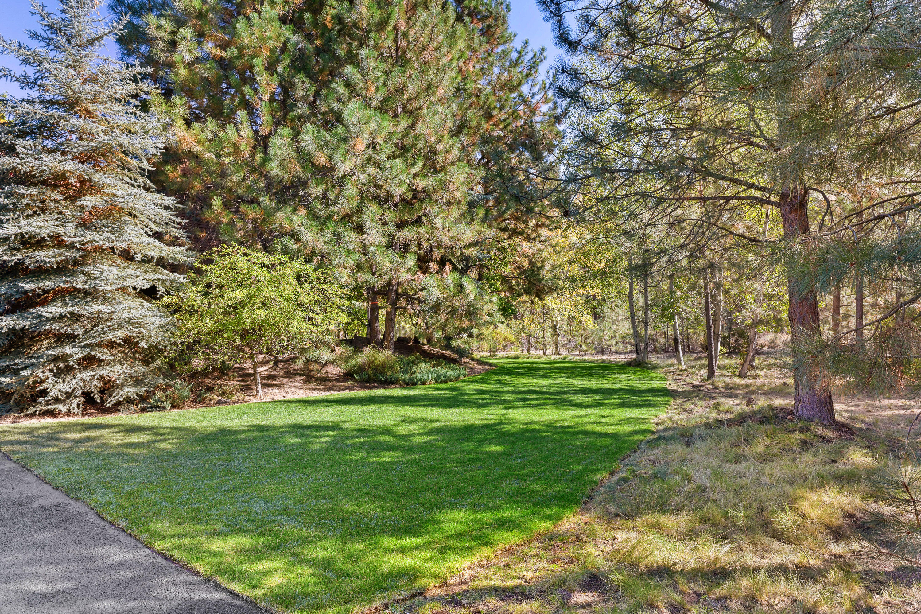 61114 Minaret Circle