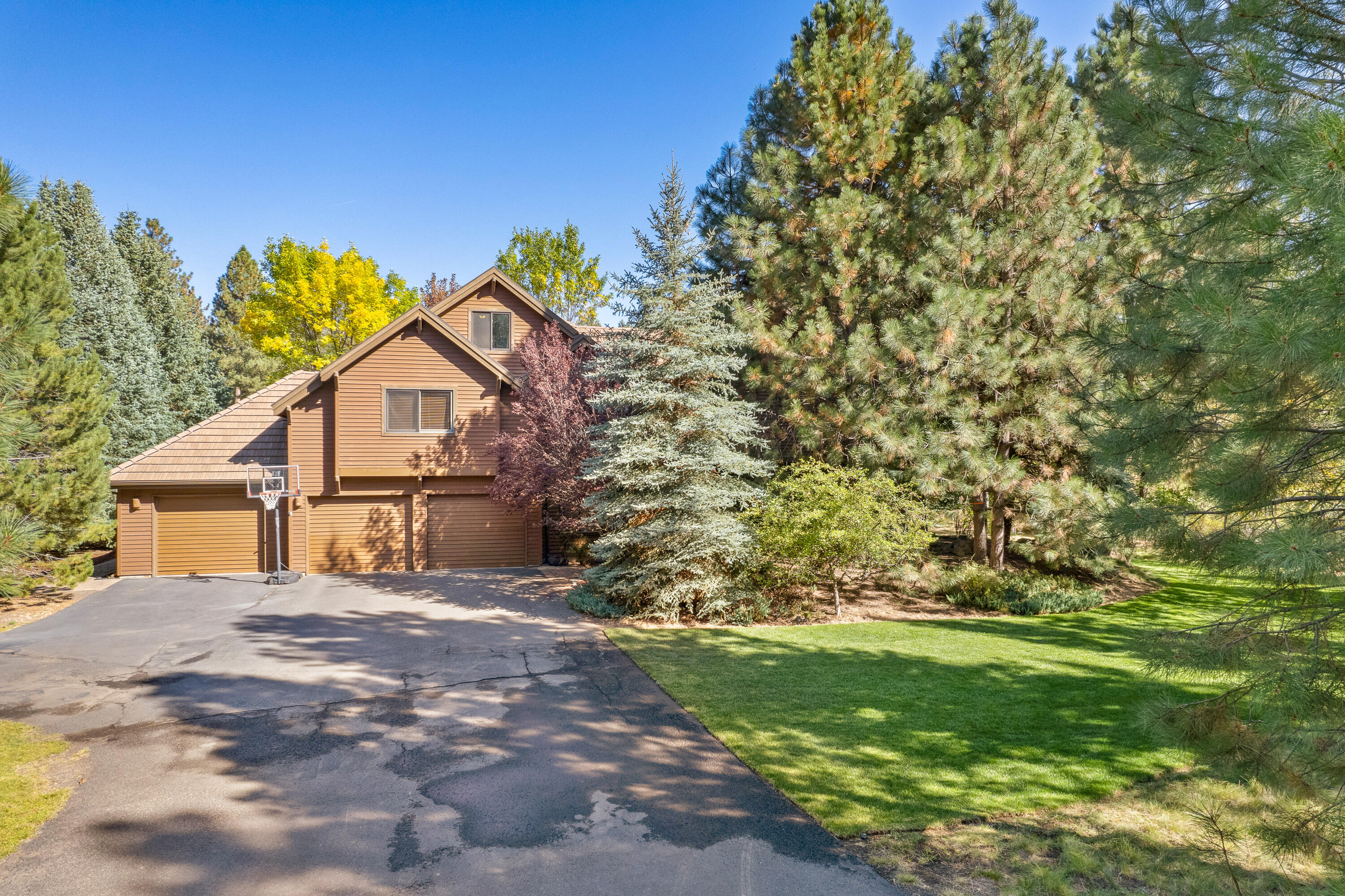 61114 Minaret Circle