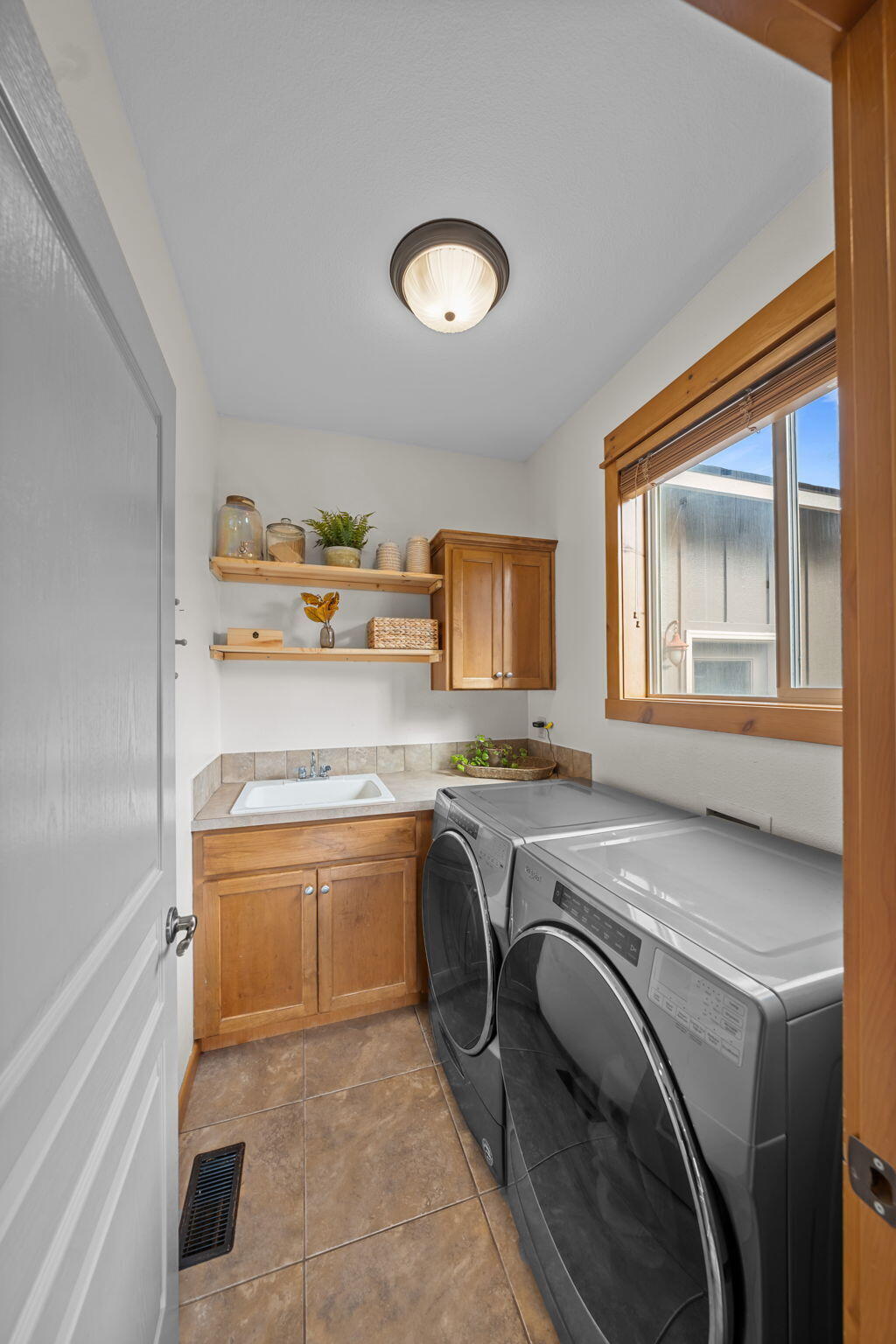 2160 NW Redwood Avenue