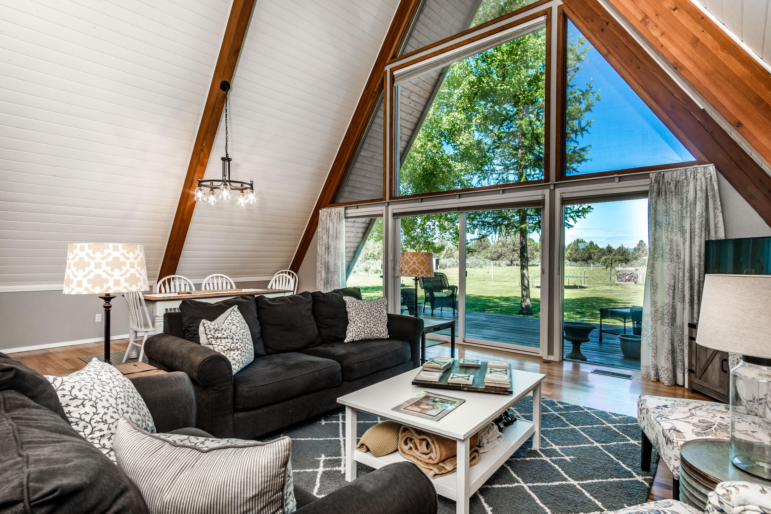 22675 Crestview Lane