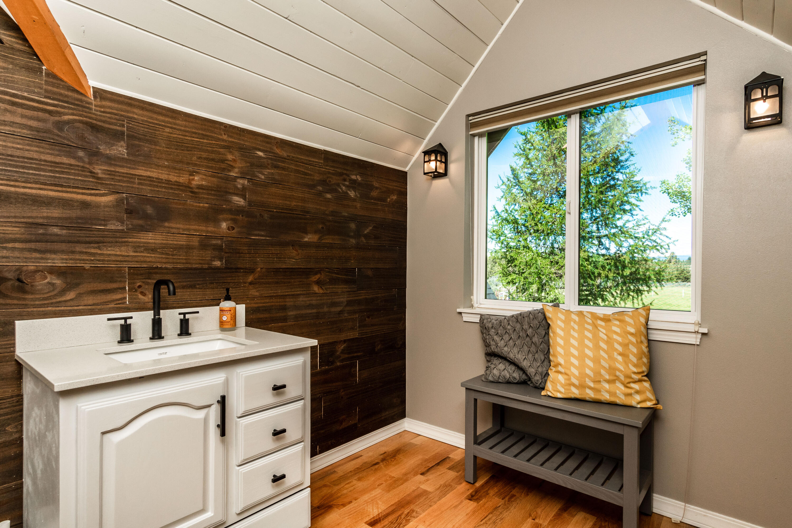 22675 Crestview Lane