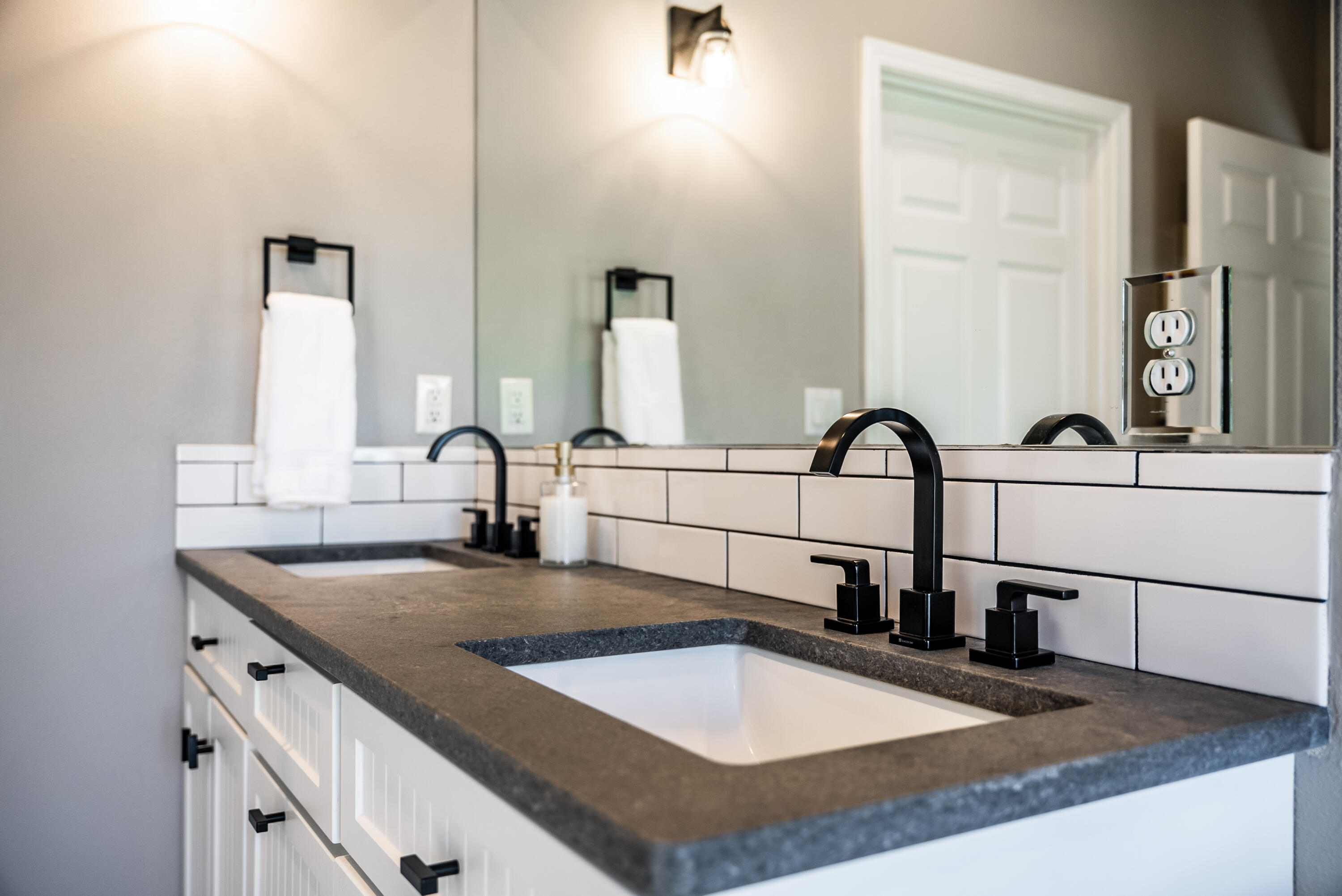 22675 Crestview Lane