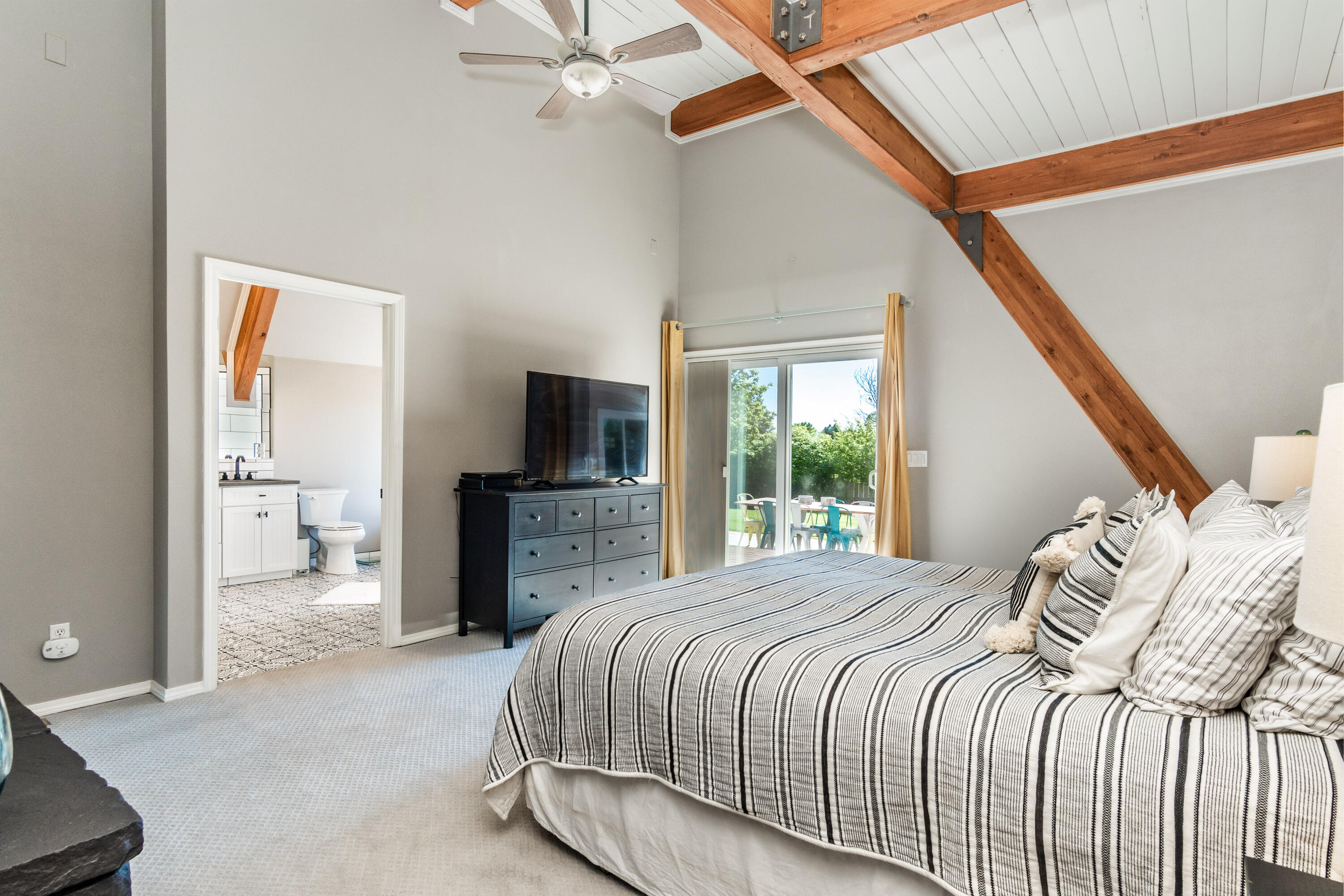 22675 Crestview Lane