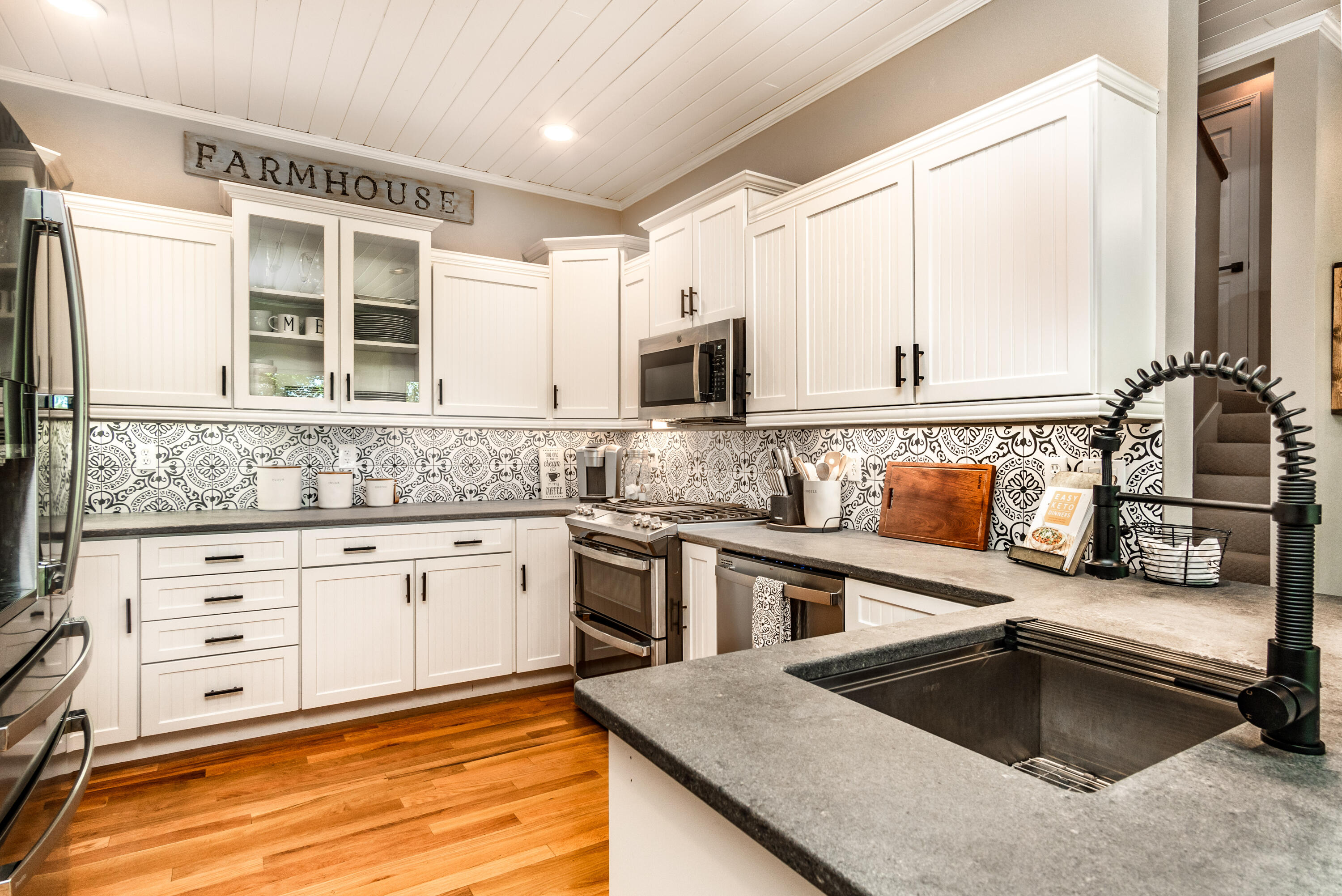 22675 Crestview Lane