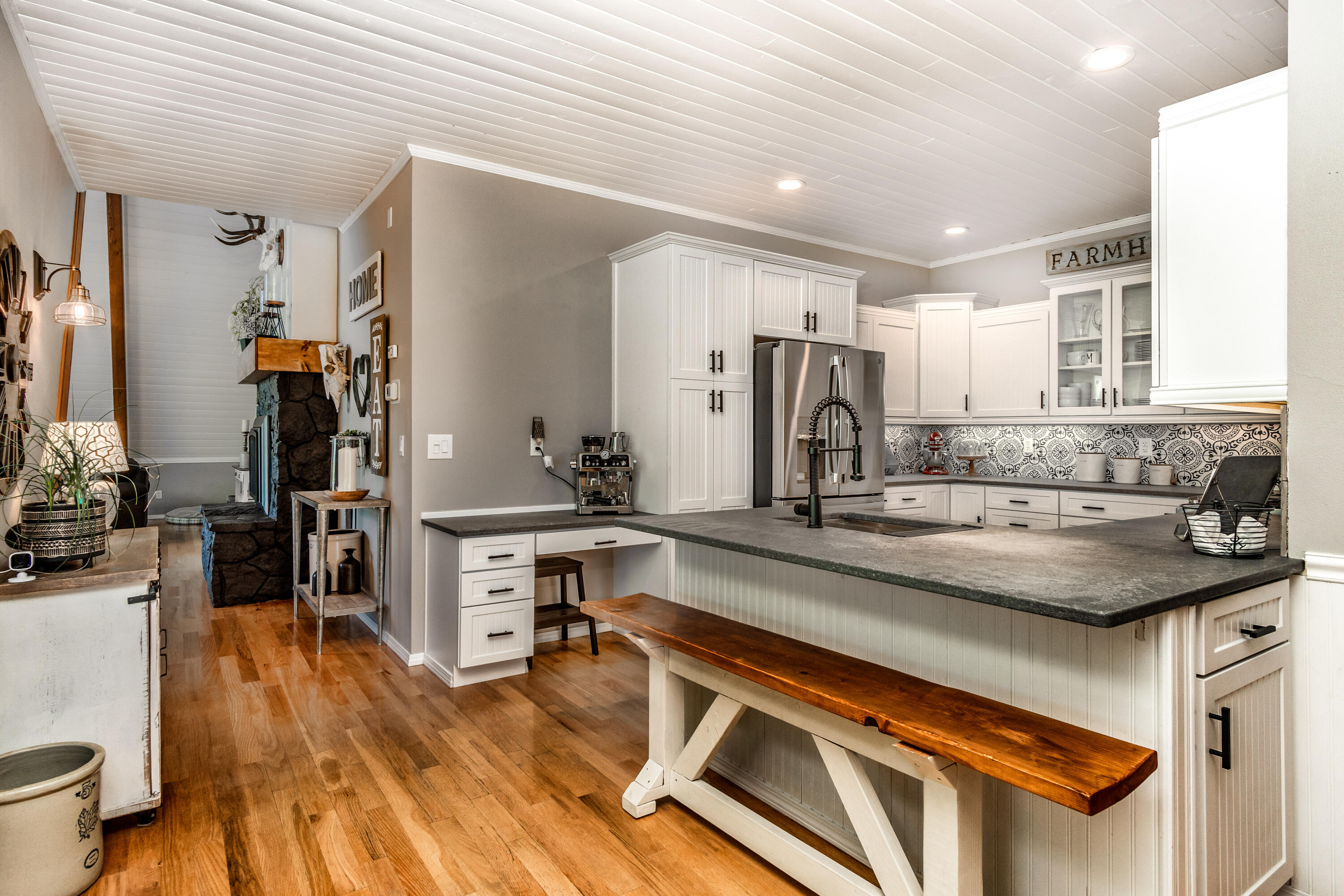 22675 Crestview Lane