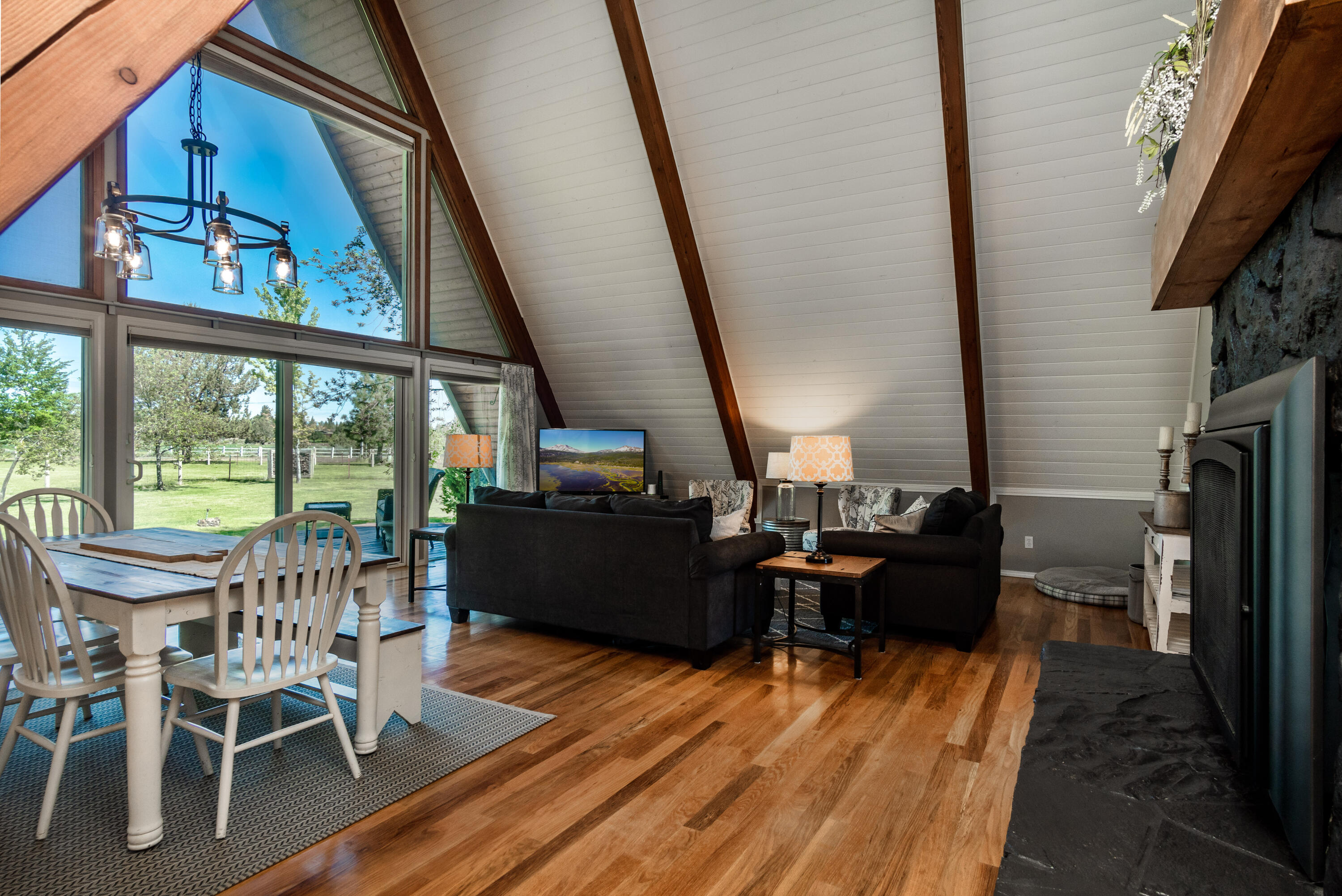 22675 Crestview Lane