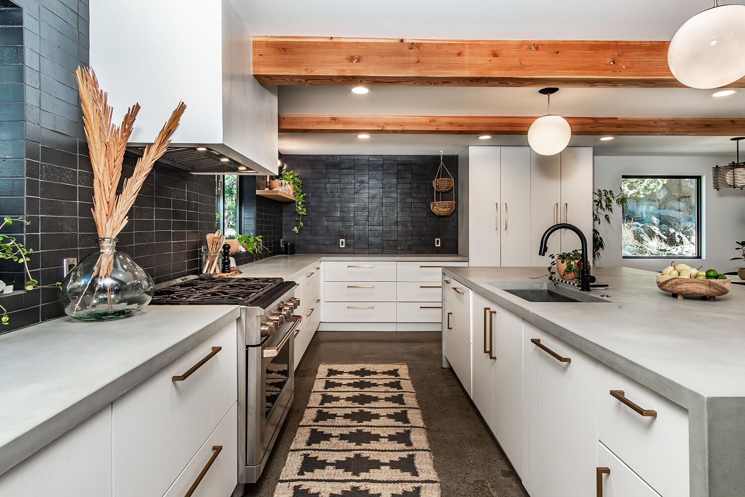 3916 NW Lower Village Road