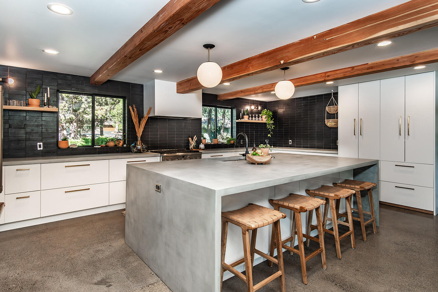 3916 NW Lower Village Road