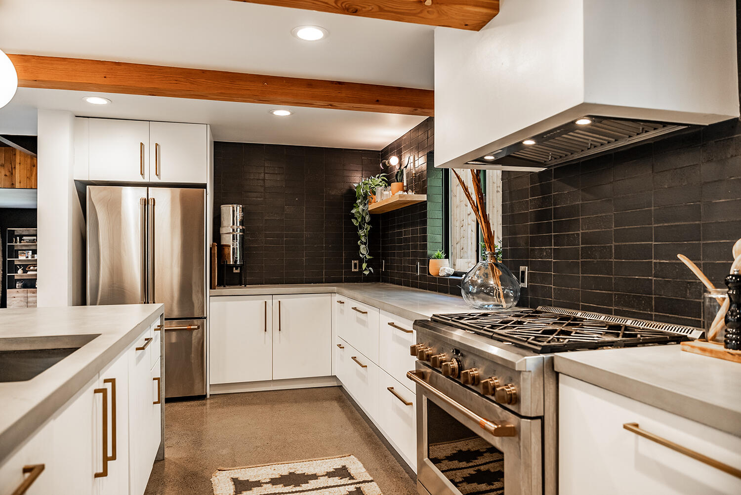 3916 NW Lower Village Road