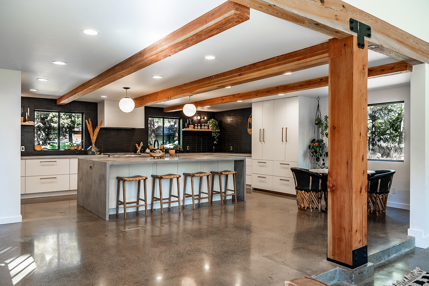 3916 NW Lower Village Road