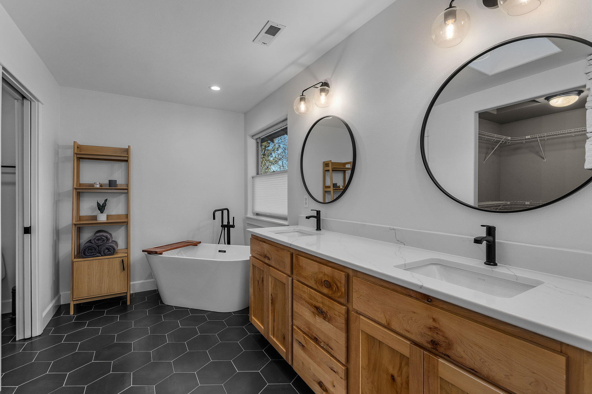 2060 NW Shiraz Court