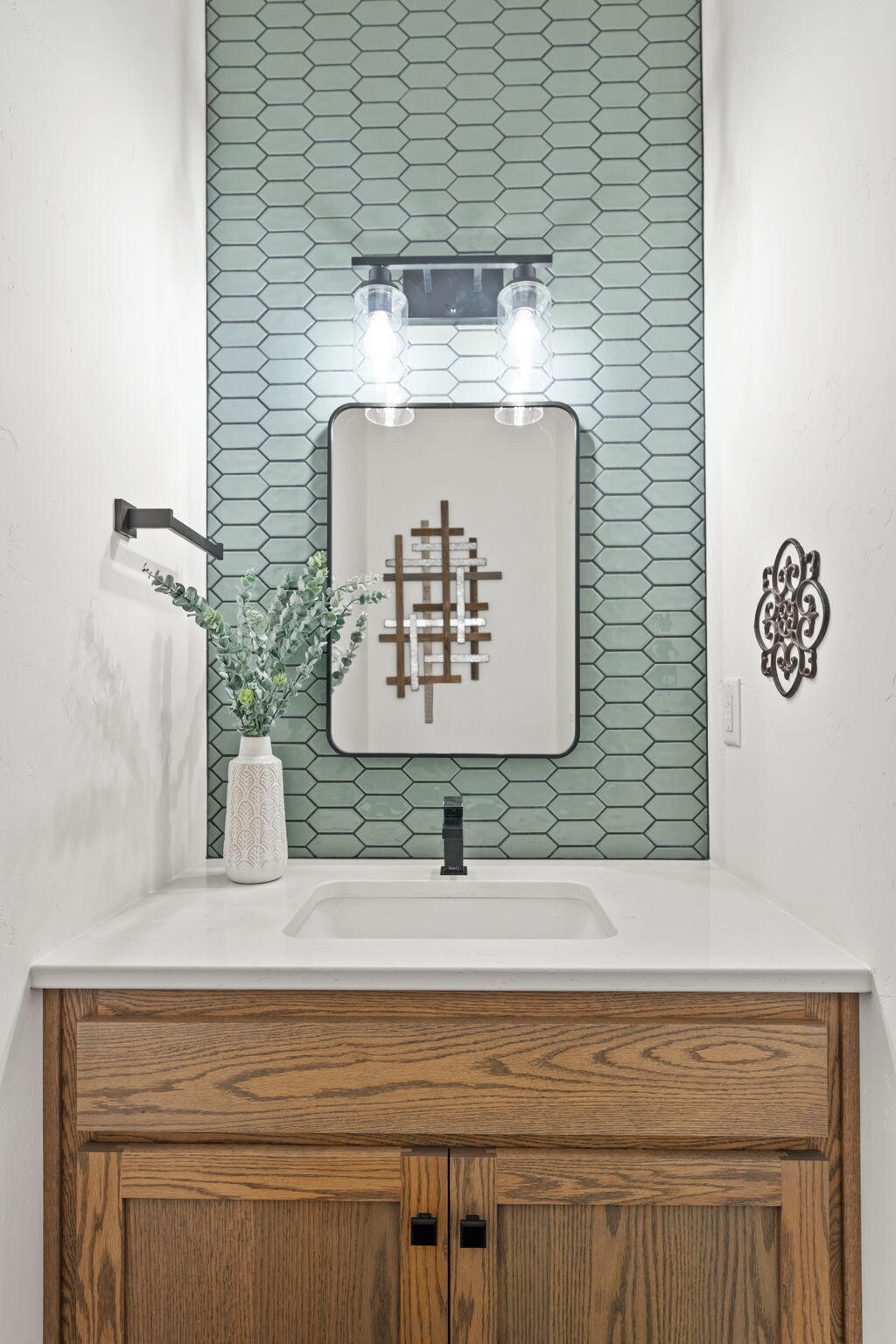 141 W Clearpine Drive