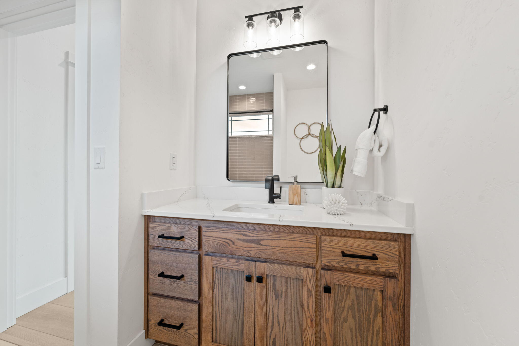 141 W Clearpine Drive