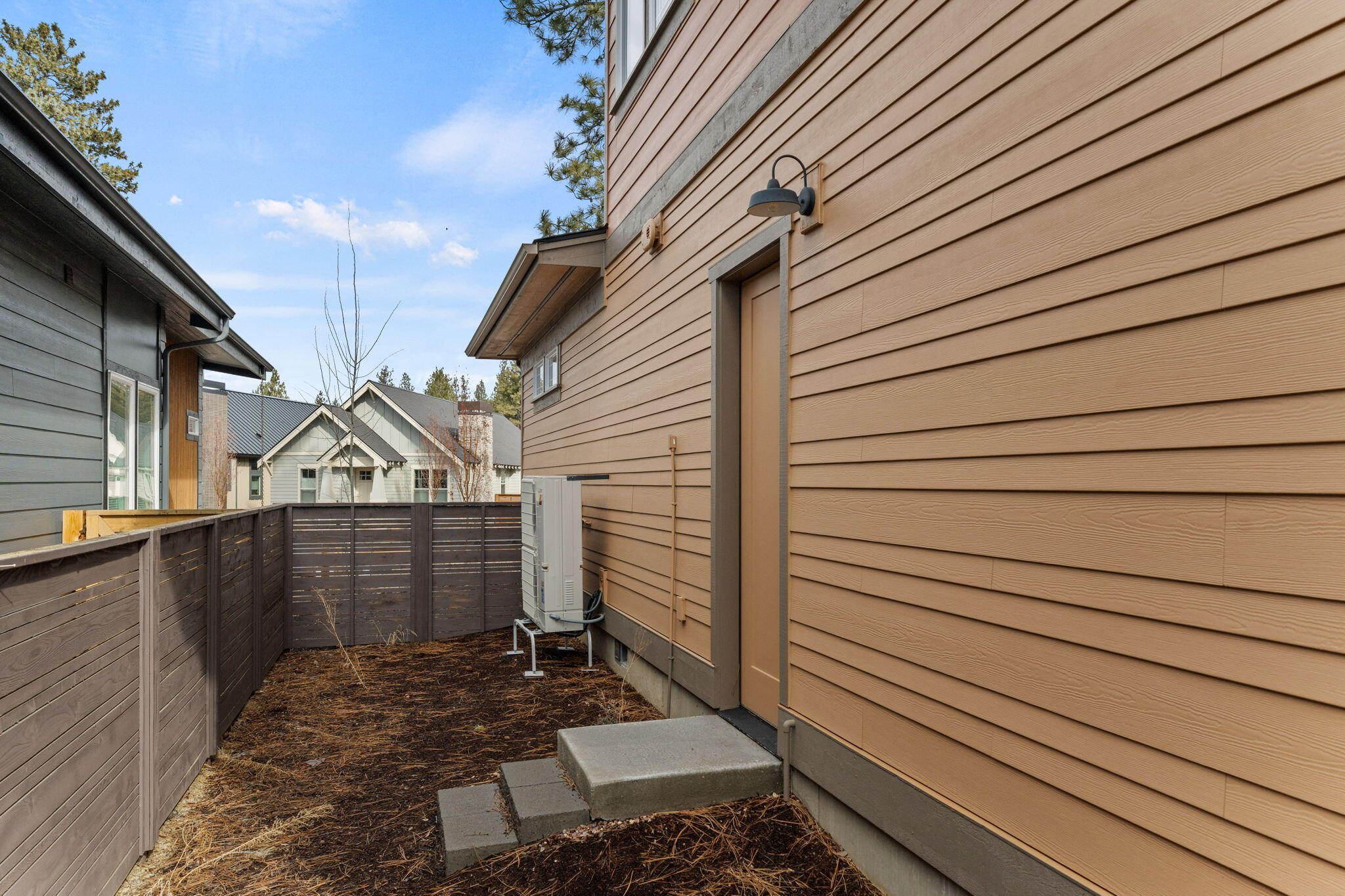 141 W Clearpine Drive