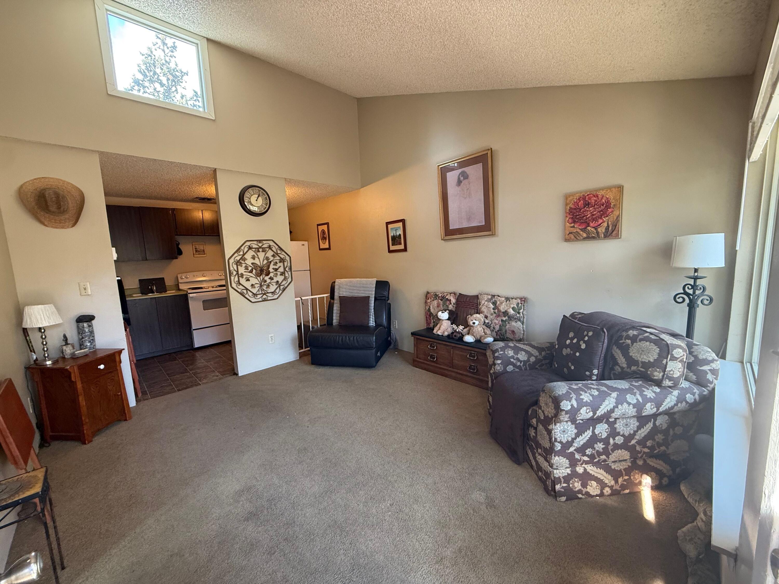 1700 NE Wells Acres Road, 3