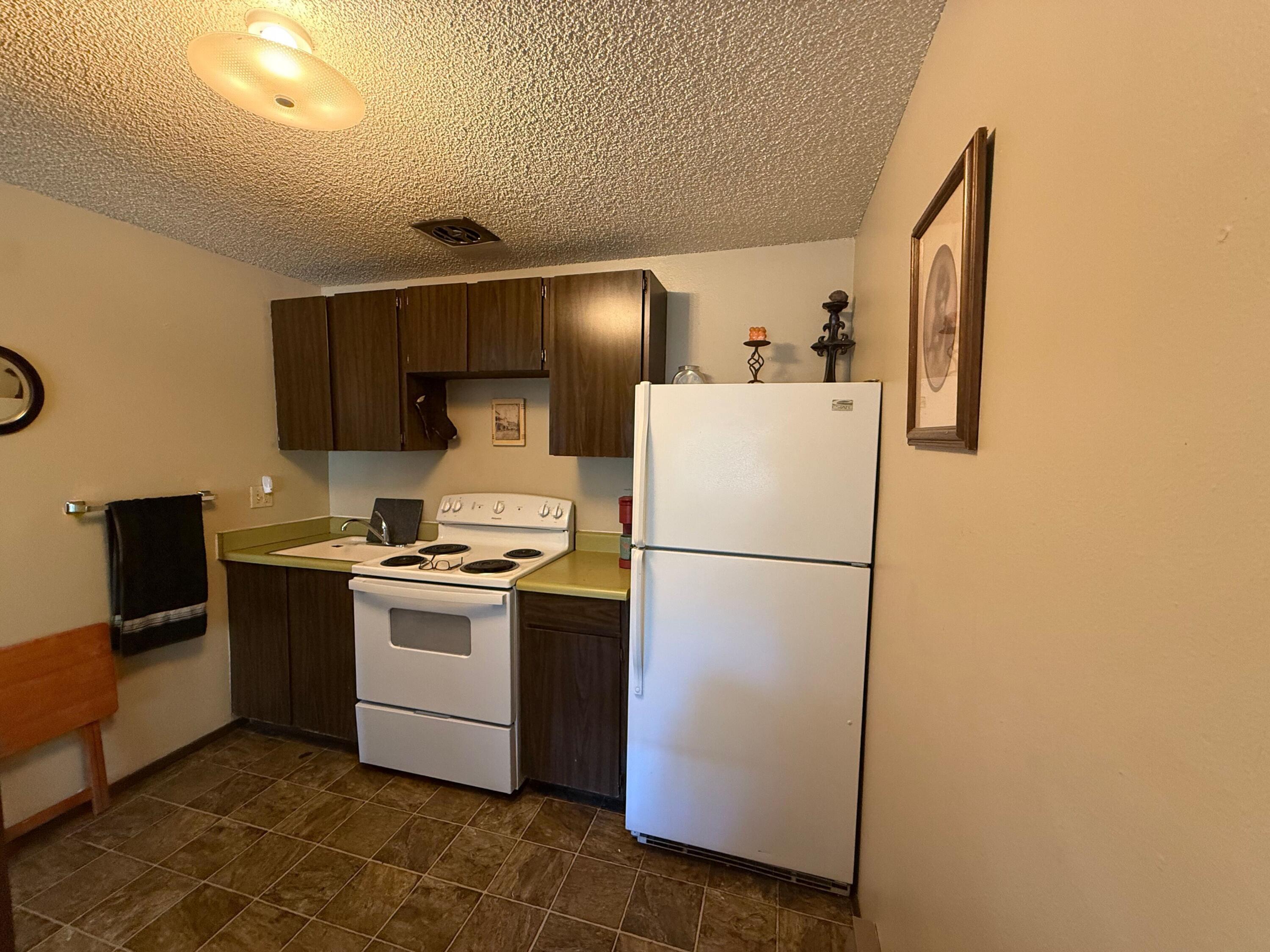 1700 NE Wells Acres Road, 3