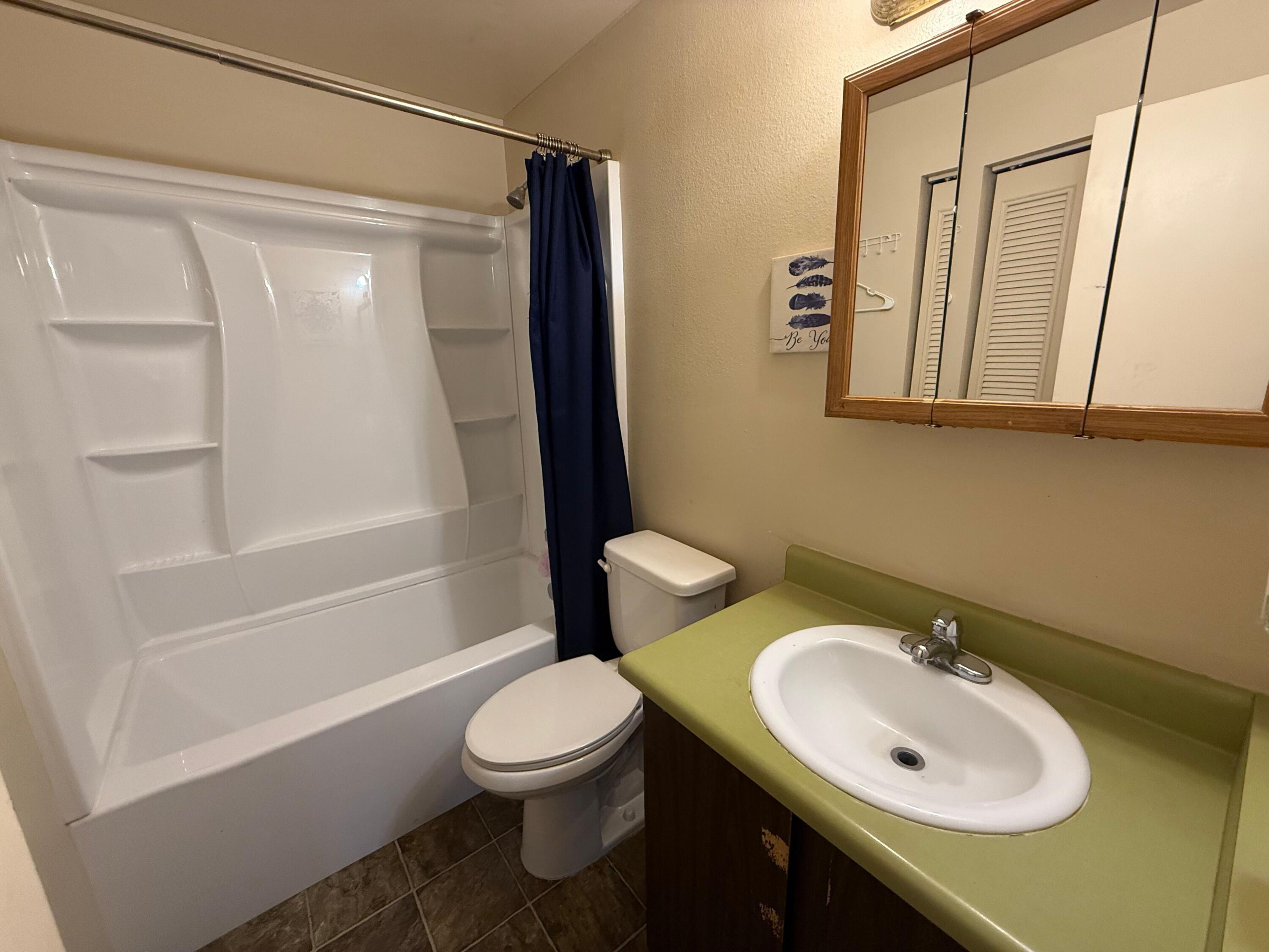 1700 NE Wells Acres Road, 3