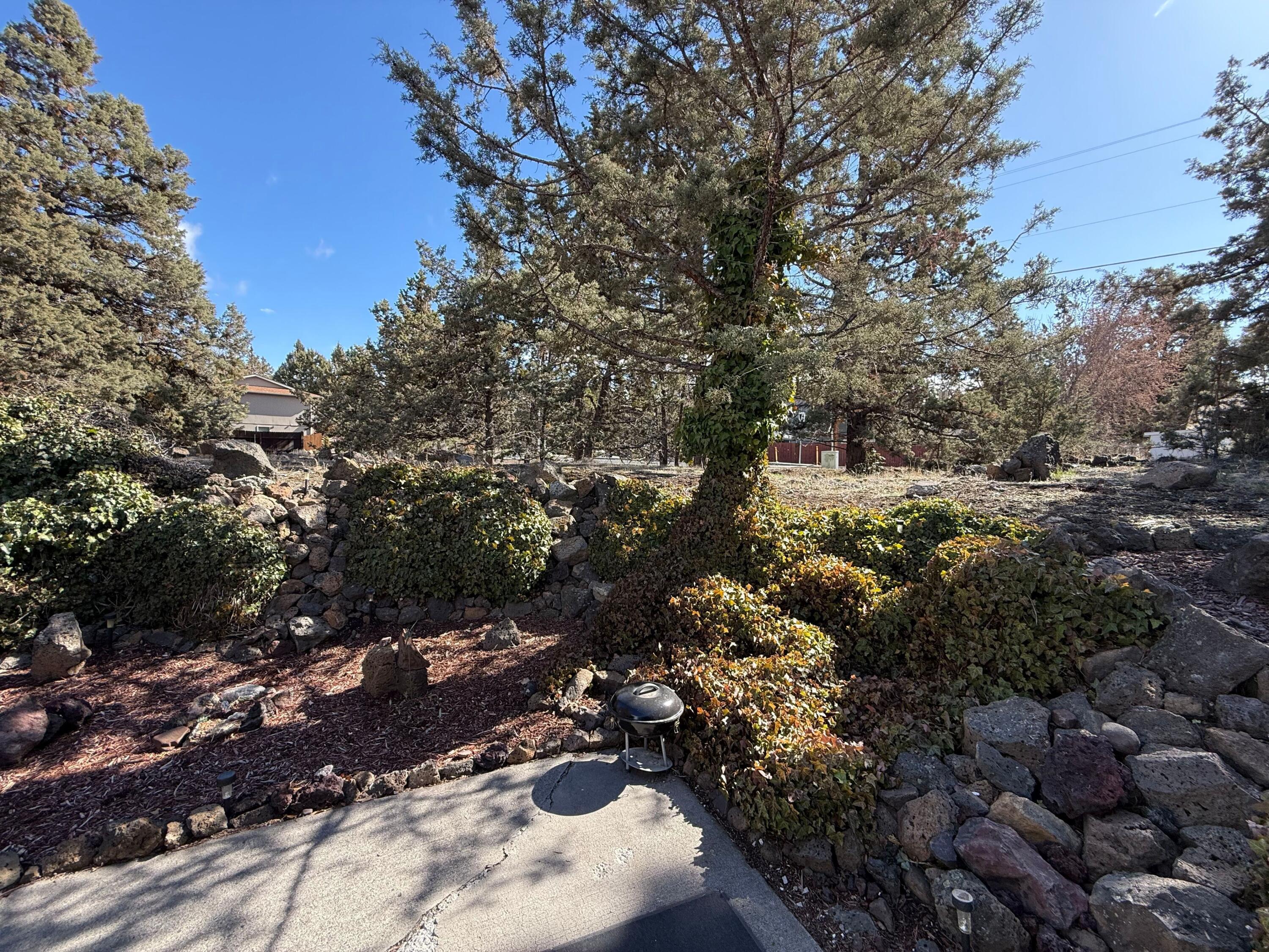 1700 NE Wells Acres Road, 3