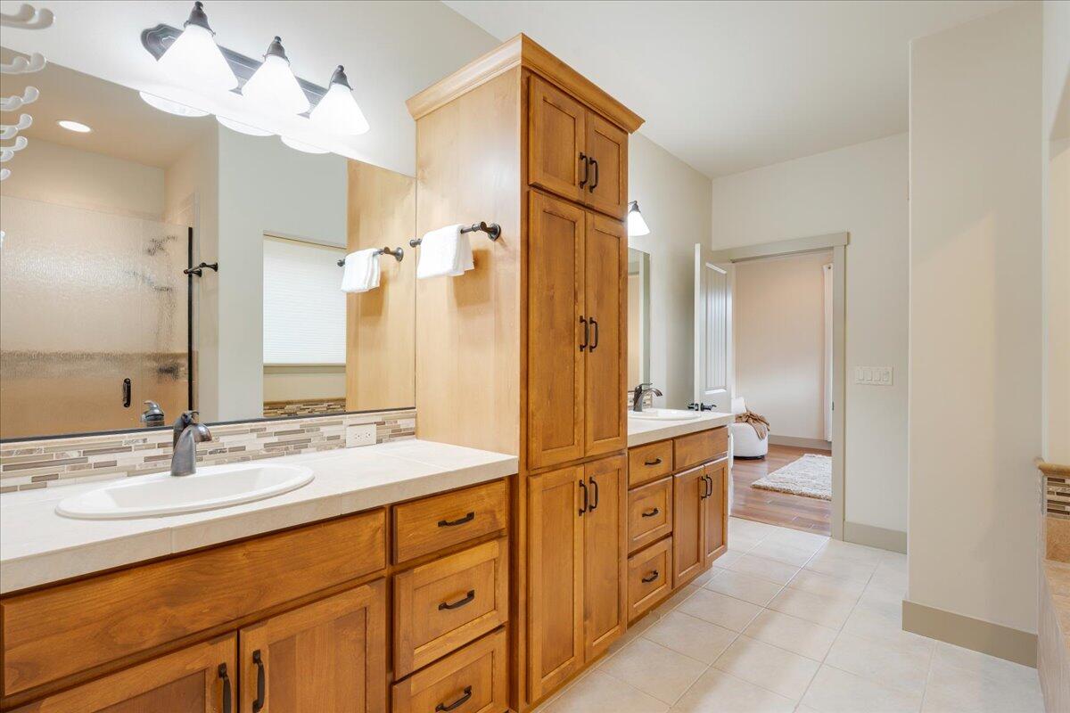 2879 NW Perlette Lane