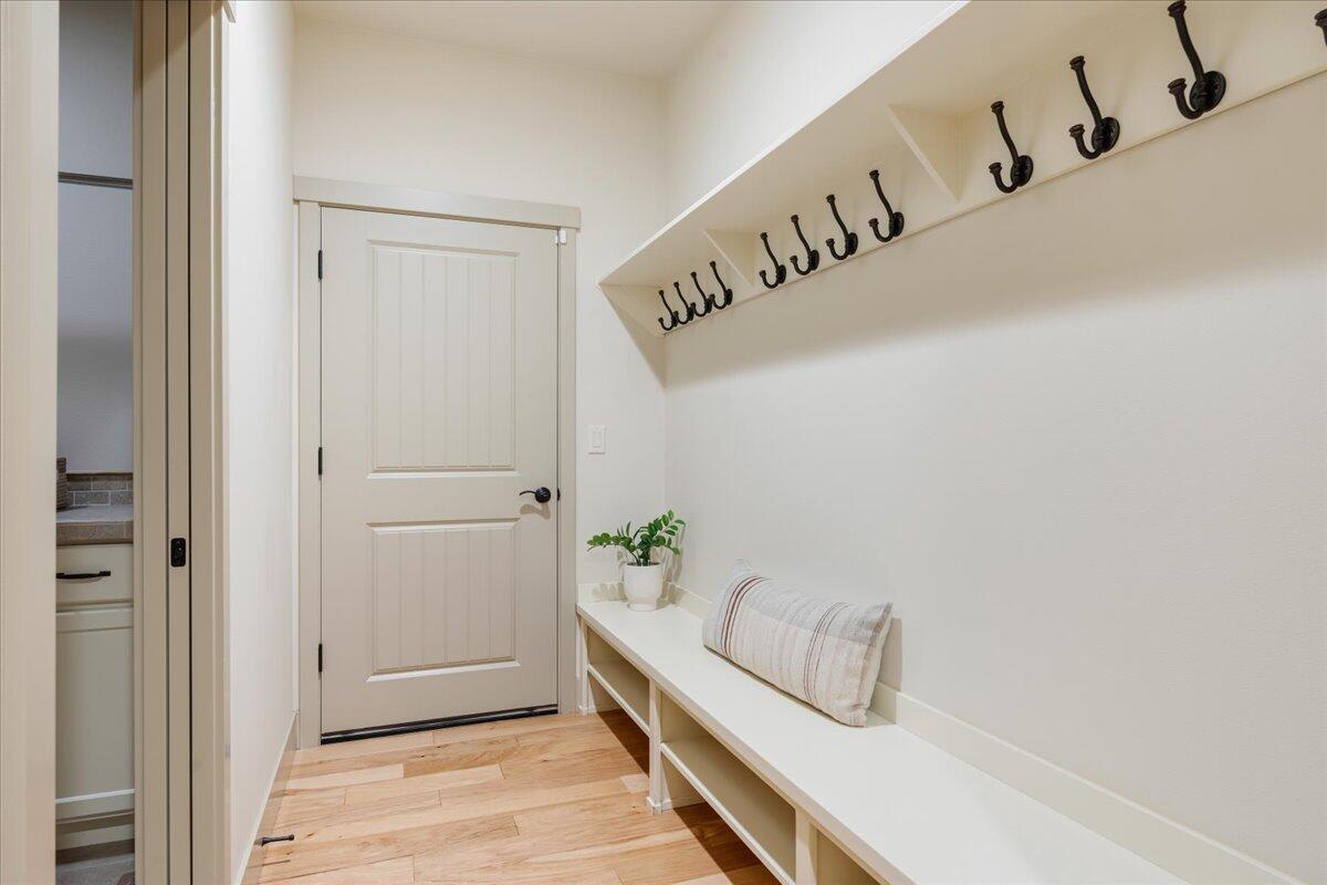 2879 NW Perlette Lane