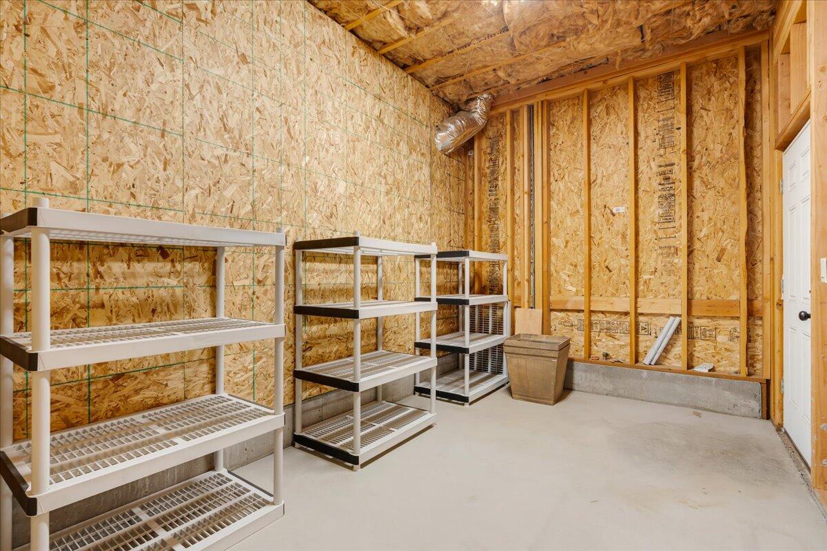 2879 NW Perlette Lane