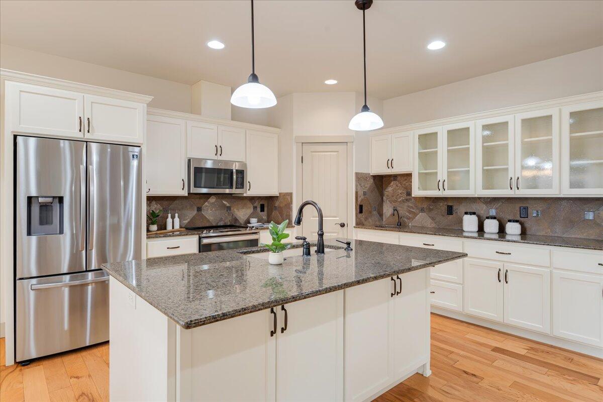 2879 NW Perlette Lane