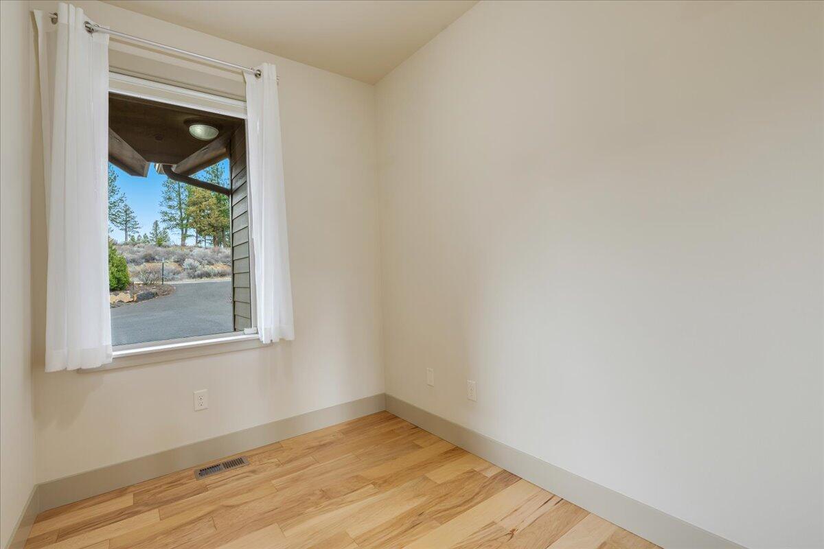 2879 NW Perlette Lane