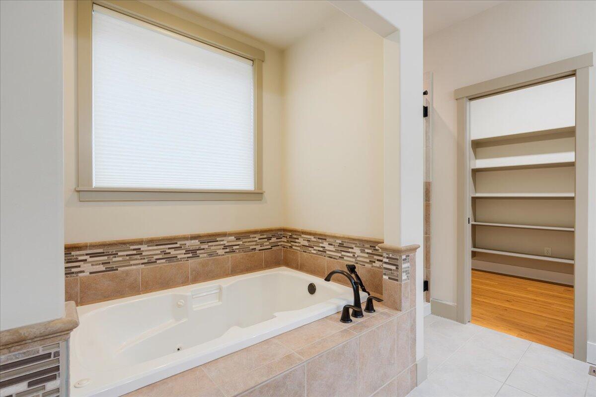 2879 NW Perlette Lane