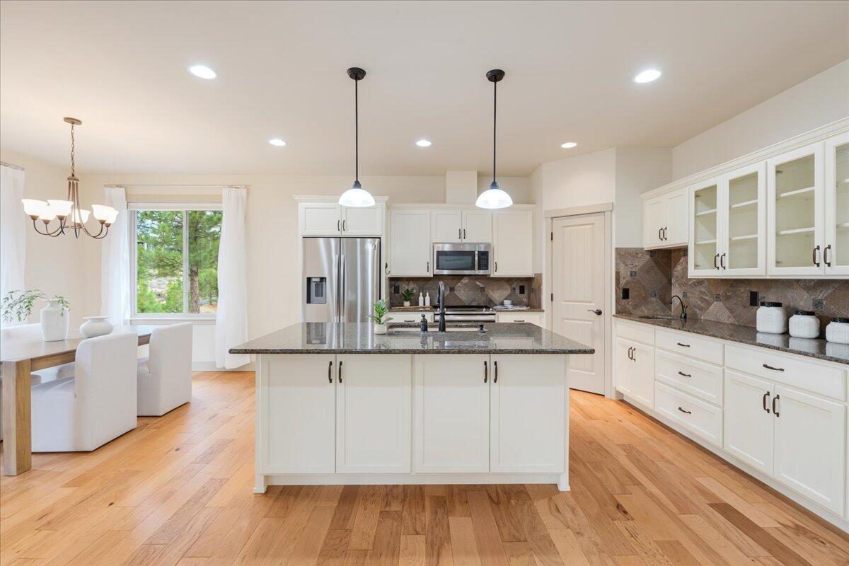 2879 NW Perlette Lane