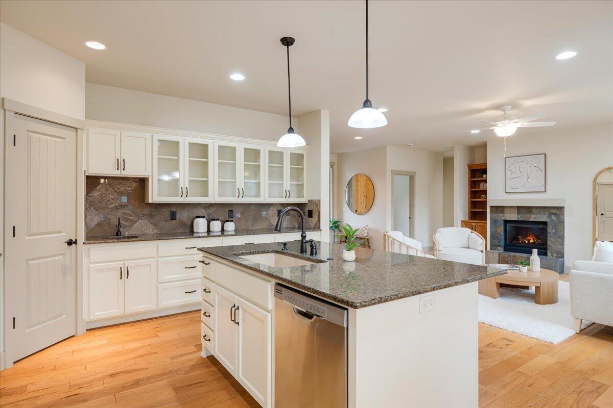 2879 NW Perlette Lane