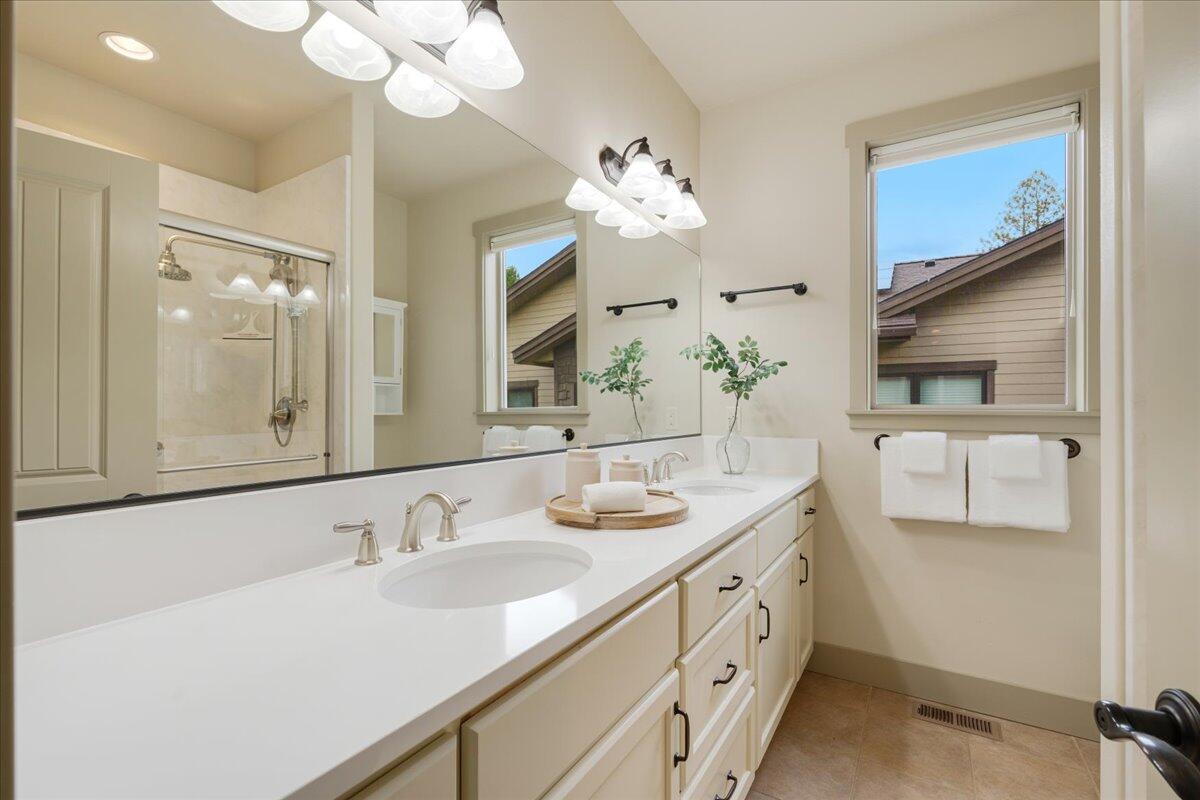 2879 NW Perlette Lane