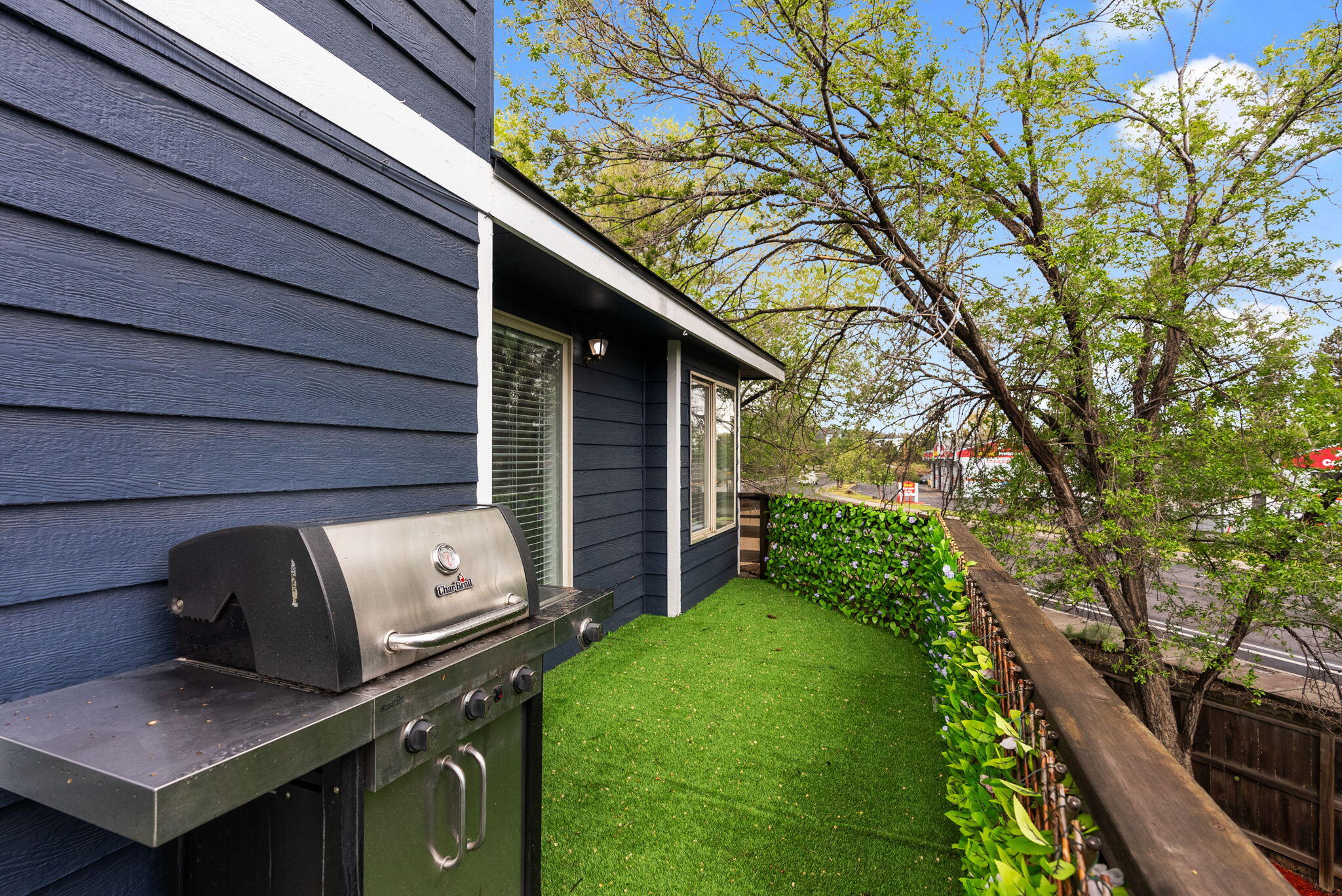 624 NE Tracker Court