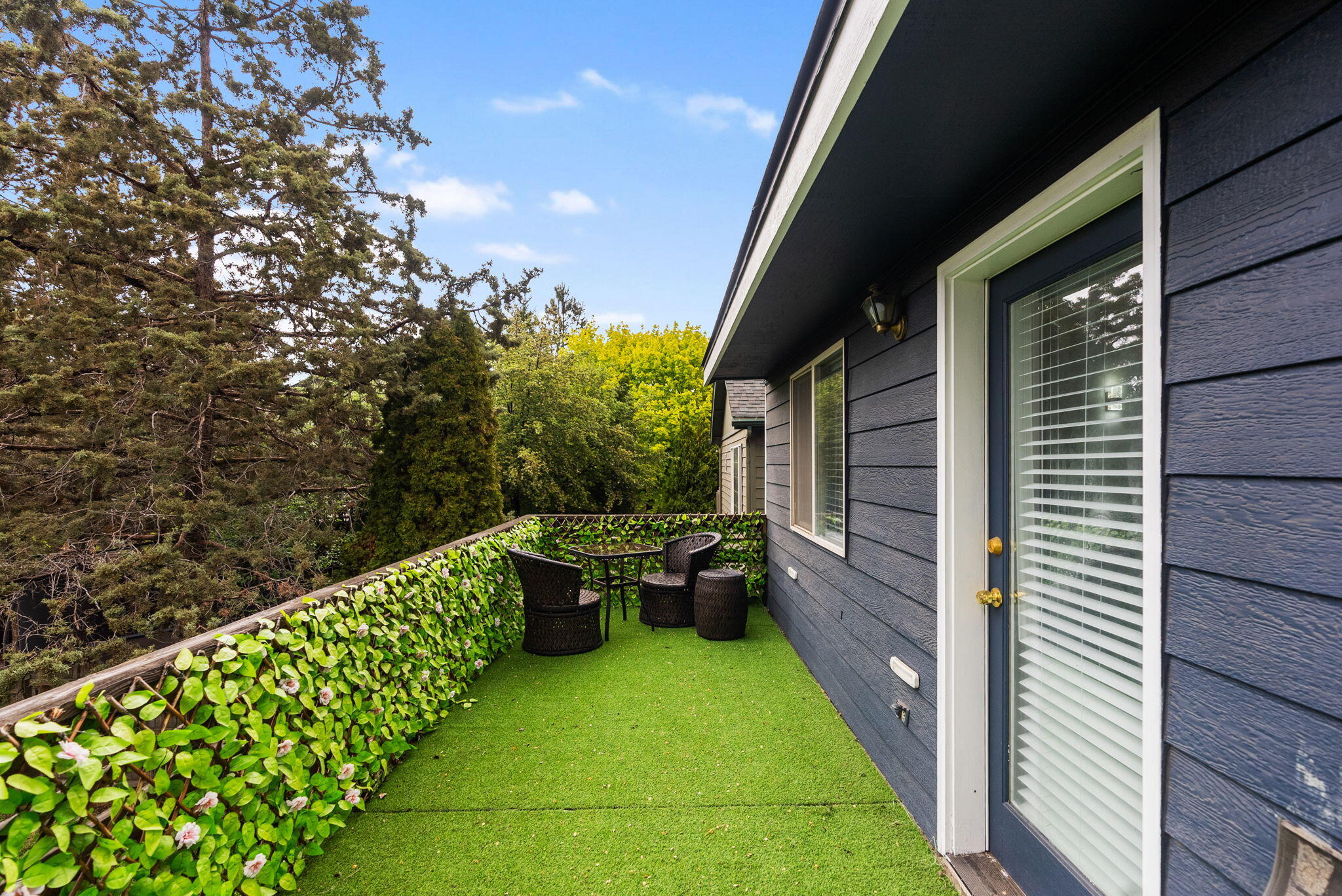 624 NE Tracker Court