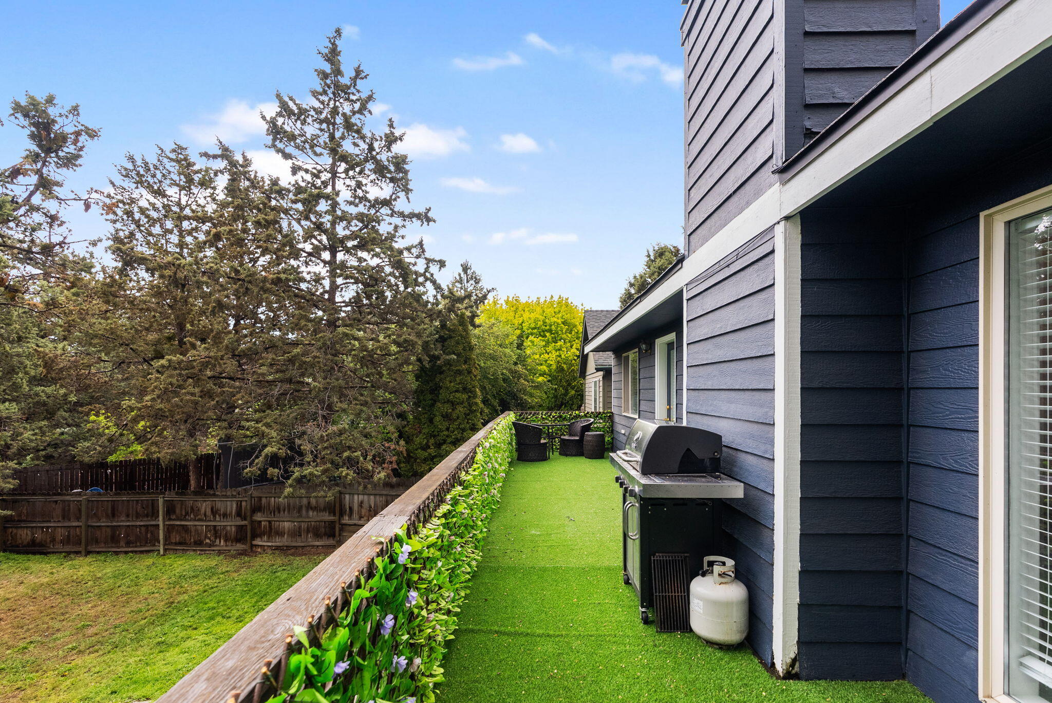 624 NE Tracker Court