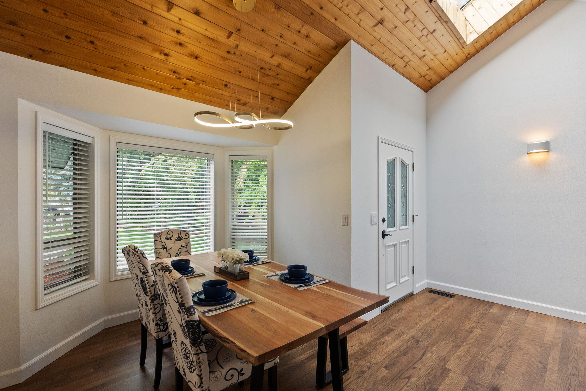 624 NE Tracker Court