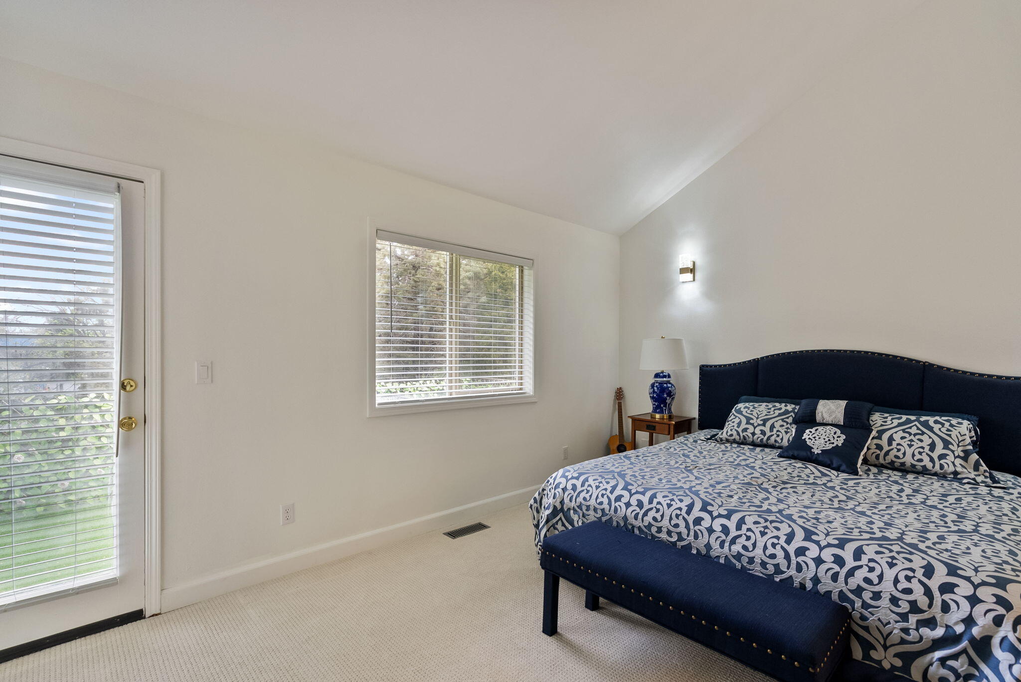 624 NE Tracker Court