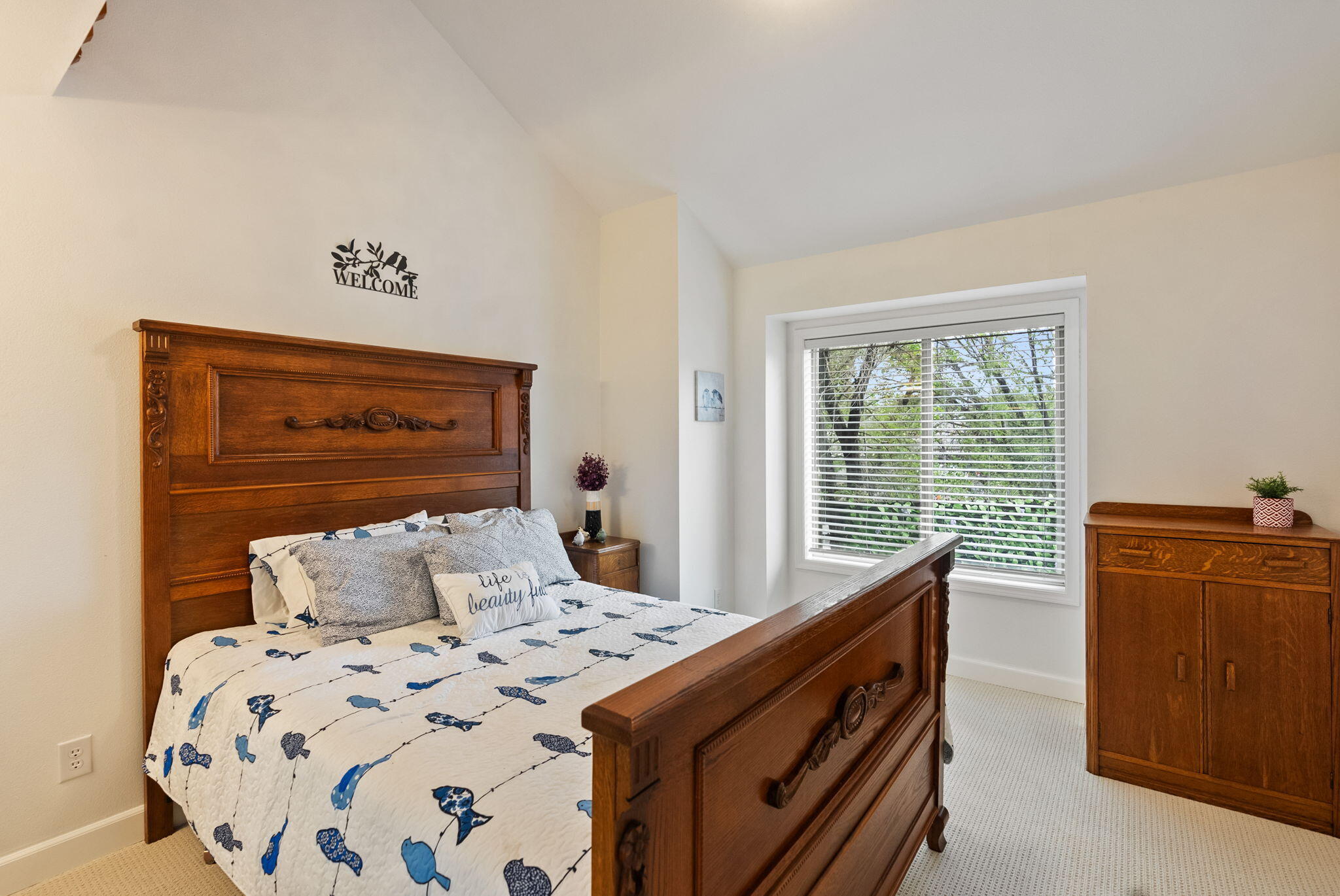 624 NE Tracker Court