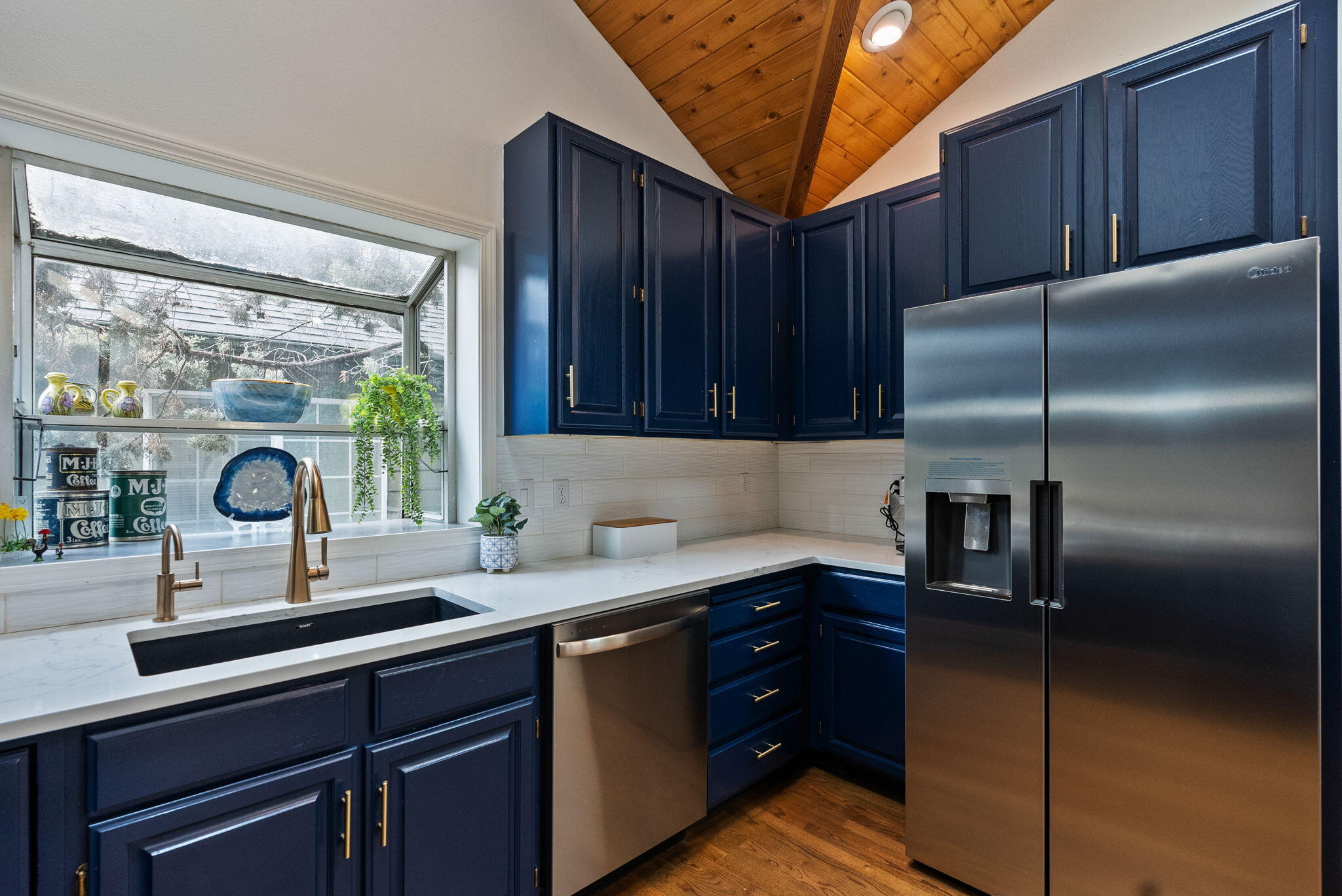 624 NE Tracker Court