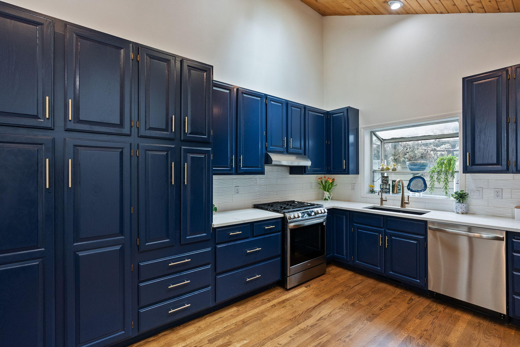 624 NE Tracker Court