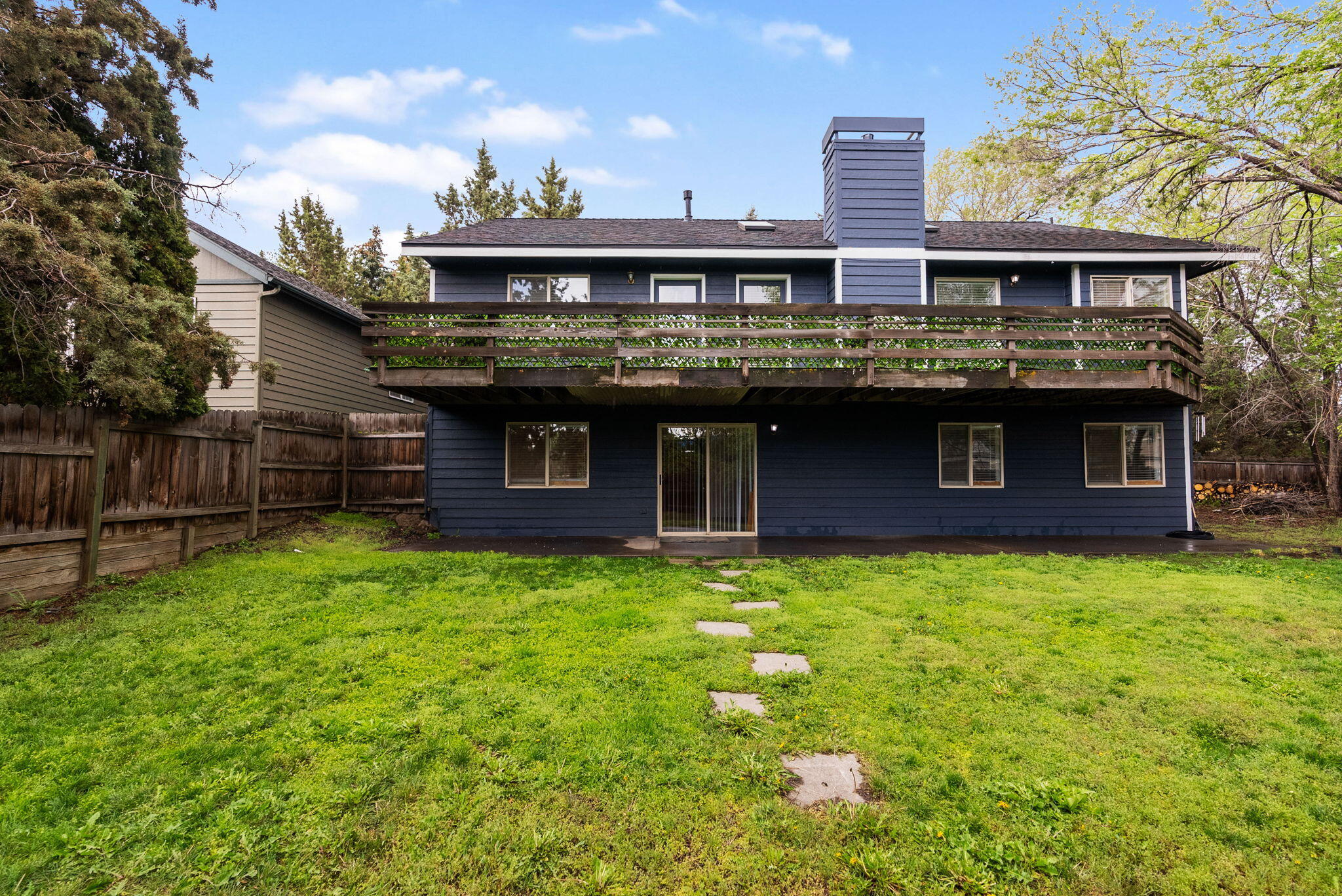 624 NE Tracker Court